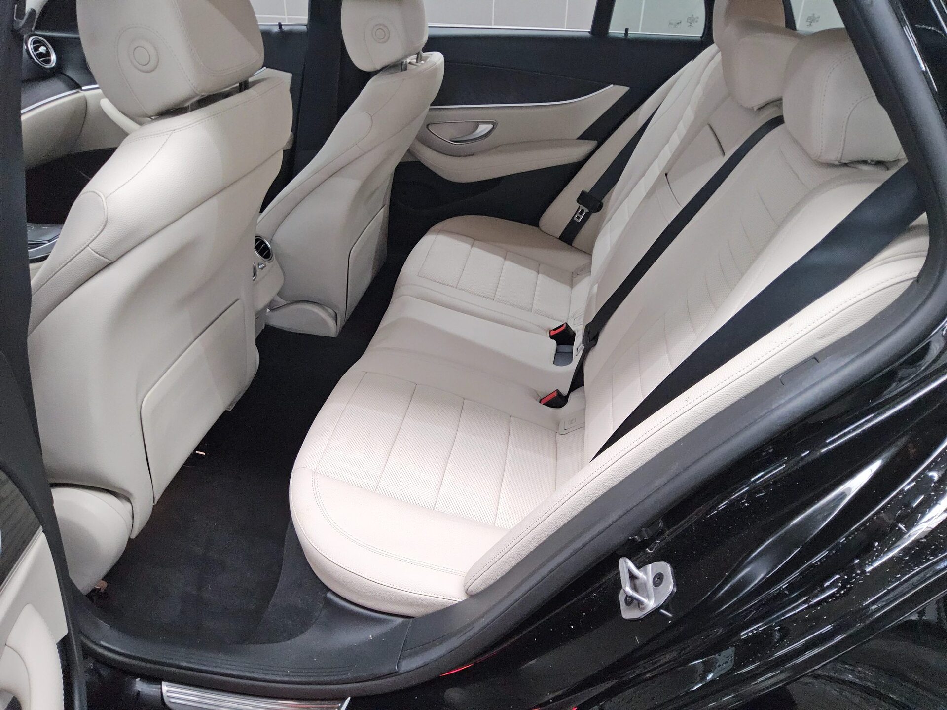 Mercedes-Benz E 300 T de Avantgarde T-Leder Navi LED RfK AHK 13