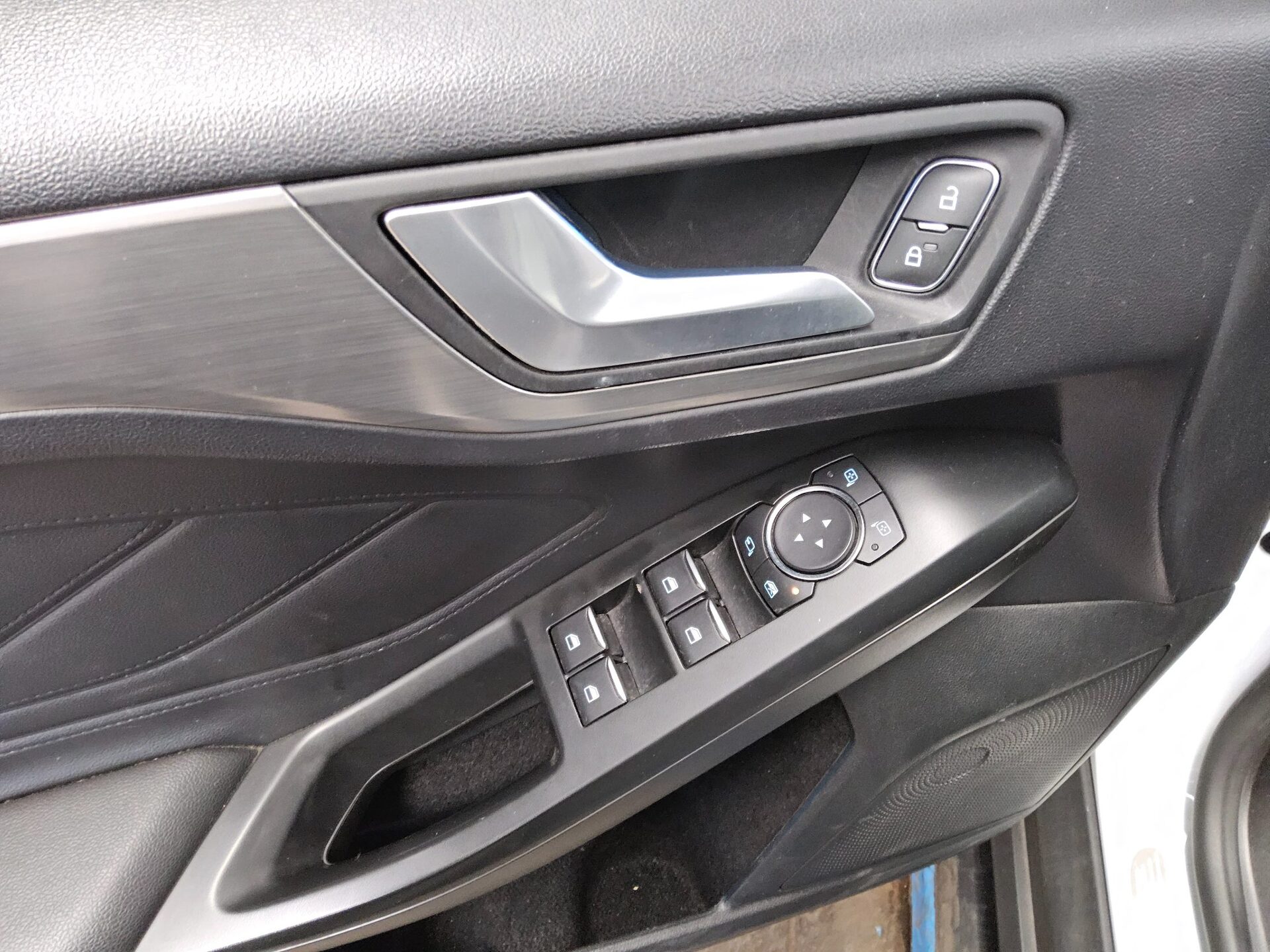 Ford Focus Turnier 1.5 EB Titanium Navi RFK Shz 9