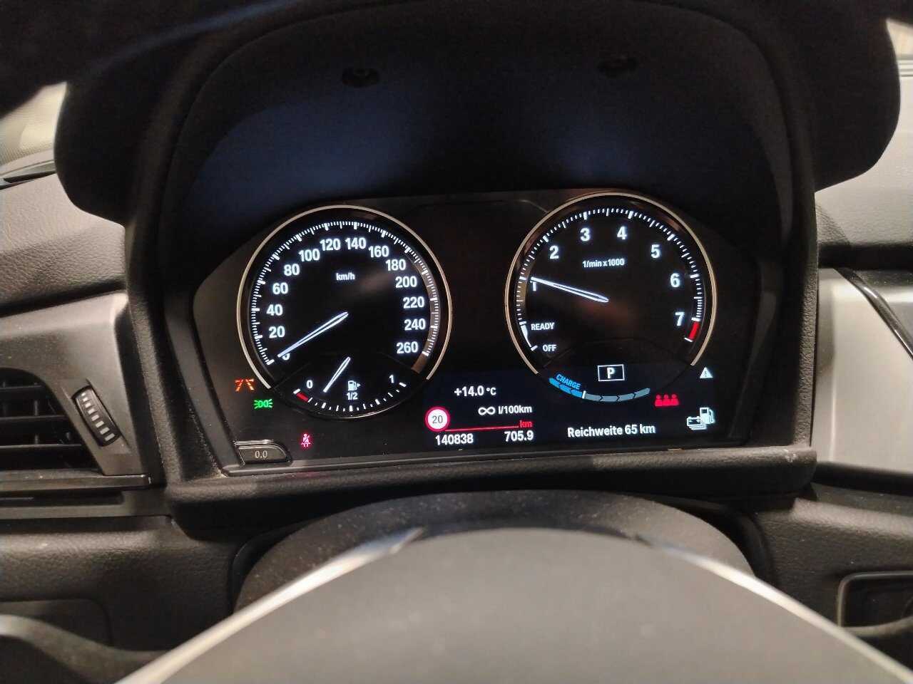 BMW 225 Active Tourer e Advantage NAVI LED Shz Pano el.Heck 6