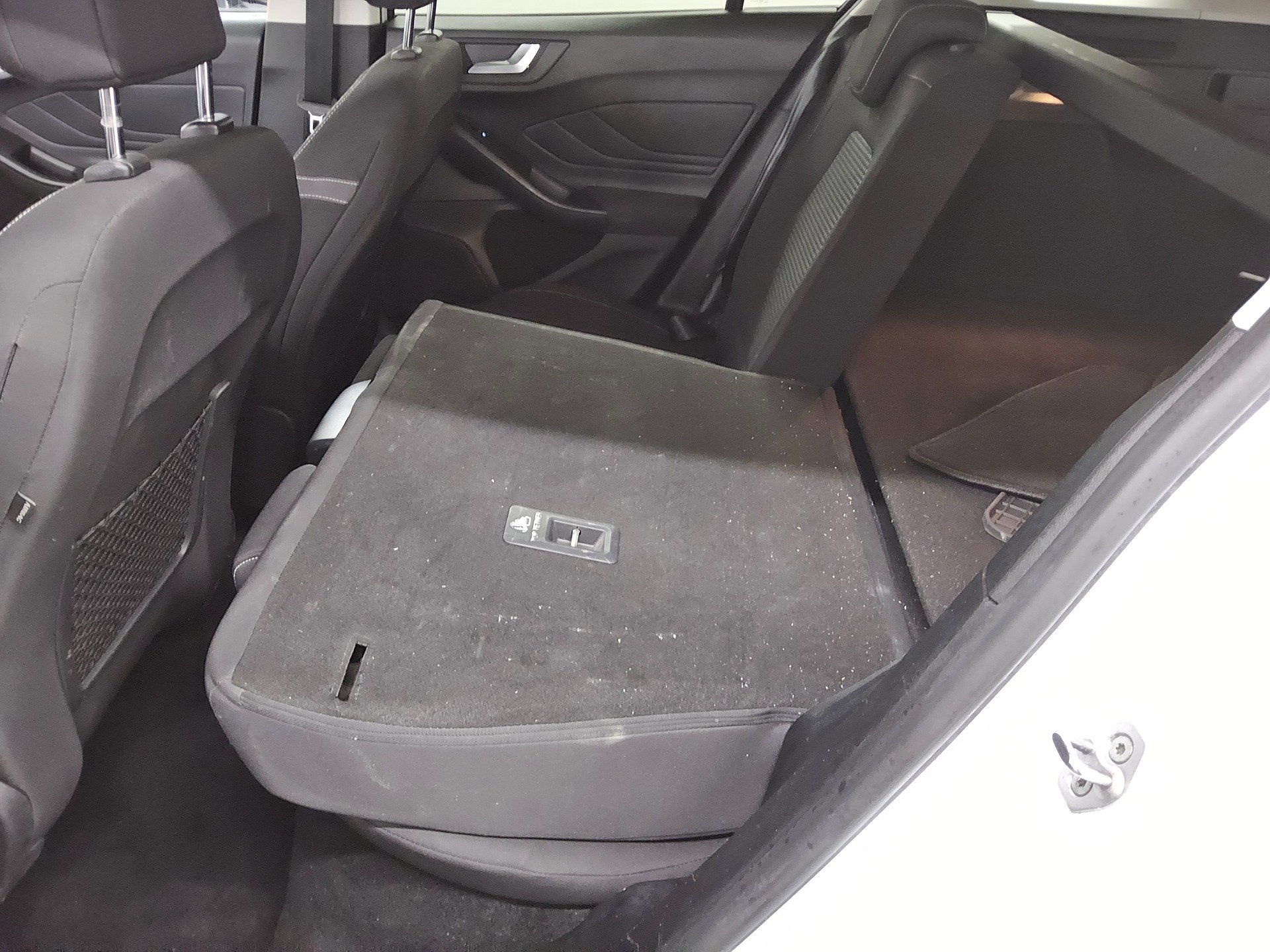 Ford Focus Turnier 1.5 EB Cool&Connect Navi LED 12