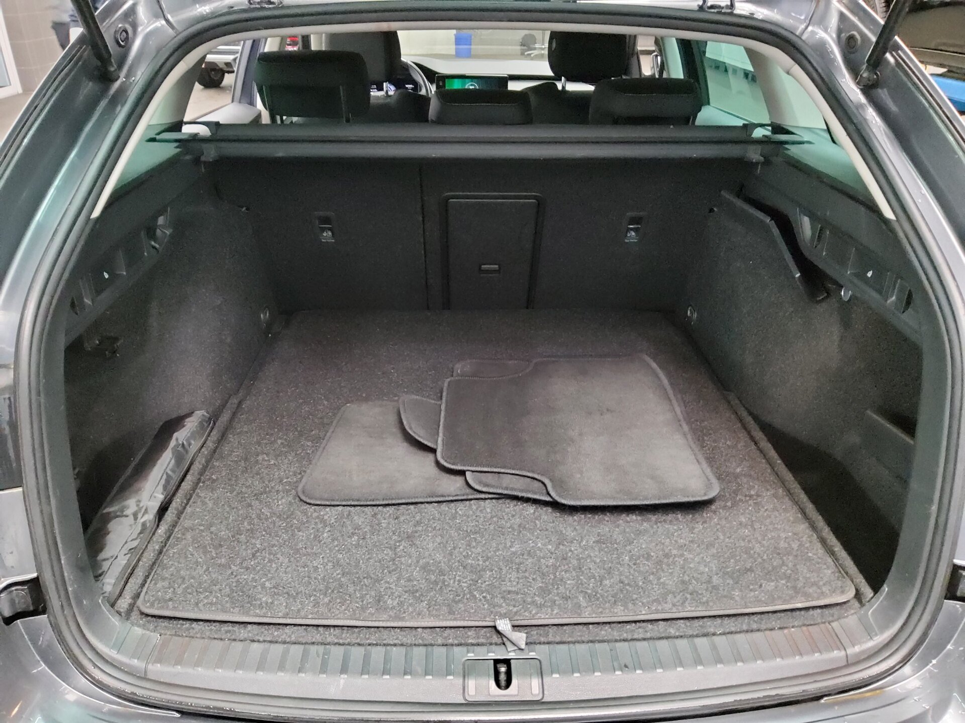 Skoda Octavia Kombi 2.0 TDI Ambition Navi LED AID 4xShz PDC 12