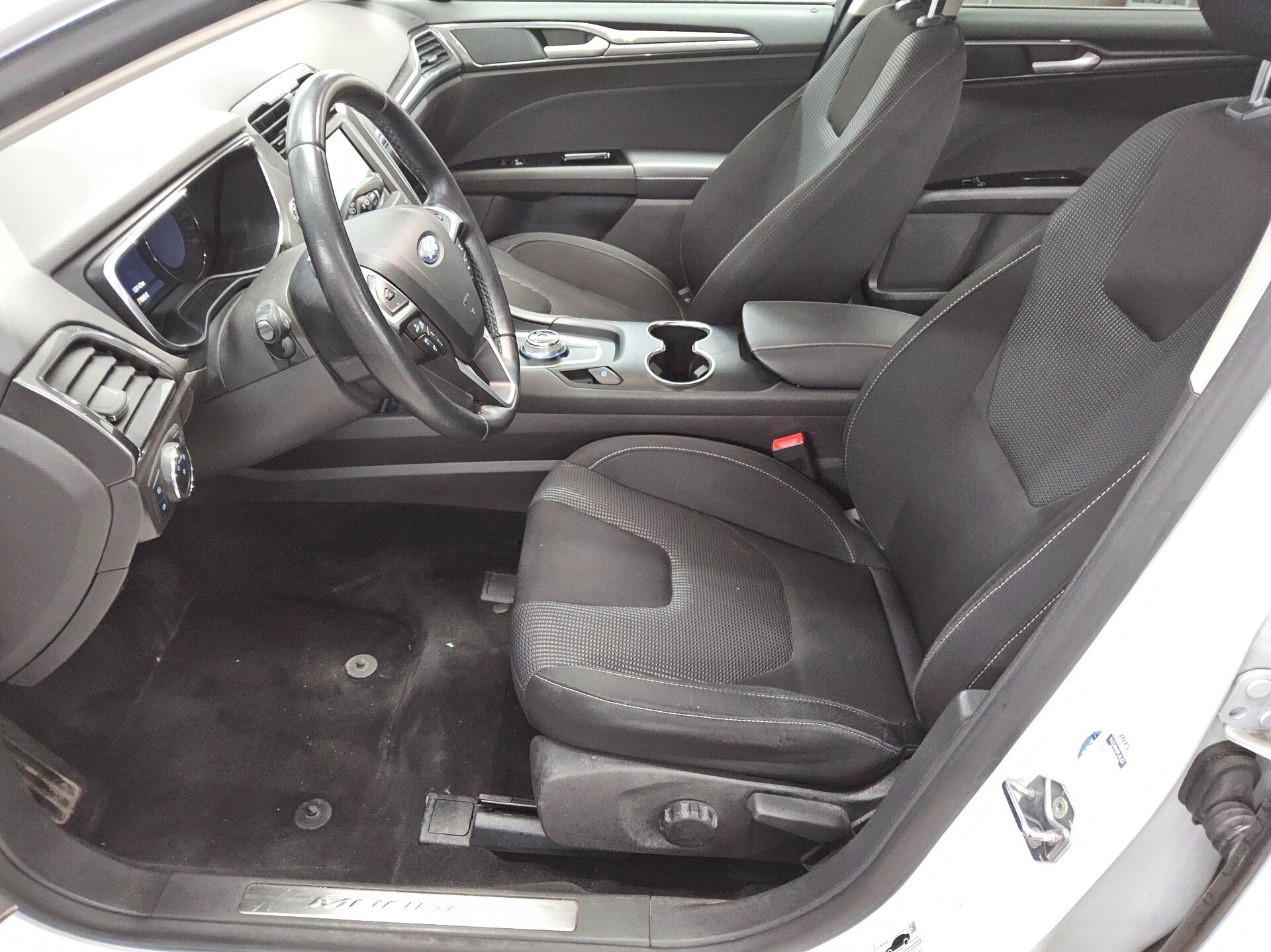 Ford Mondeo Turnier 2.0 EB Titanium Navi LED ACC DAB 8