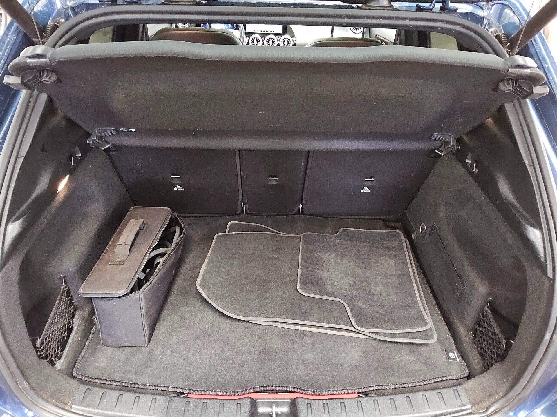 Mercedes-Benz GLA 250 e AMG-Line Navi MB-LED Pano RfK AHK Shz 13