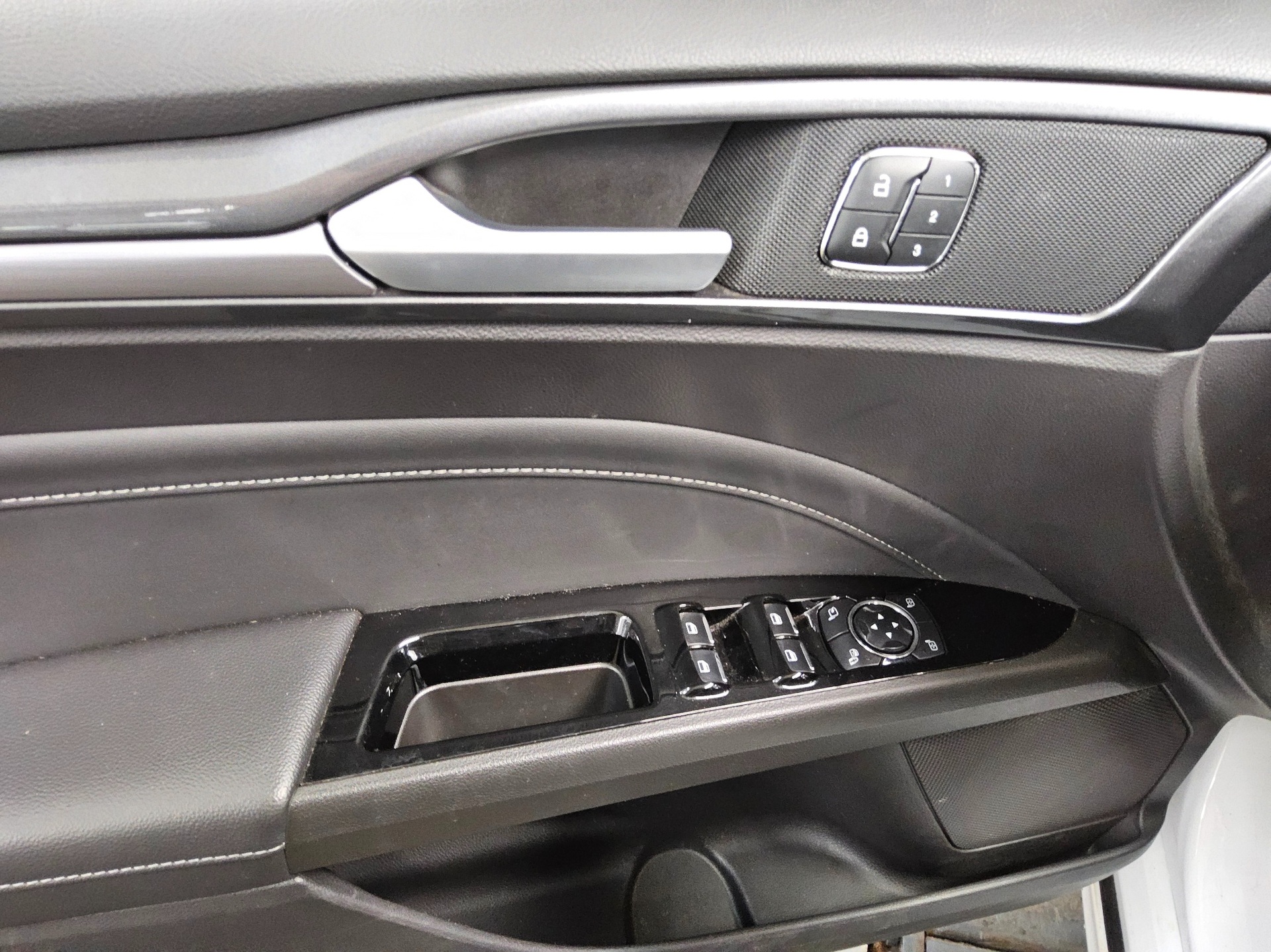 Ford Mondeo Turnier 2.0 EB Titanium Navi LED Leder 9