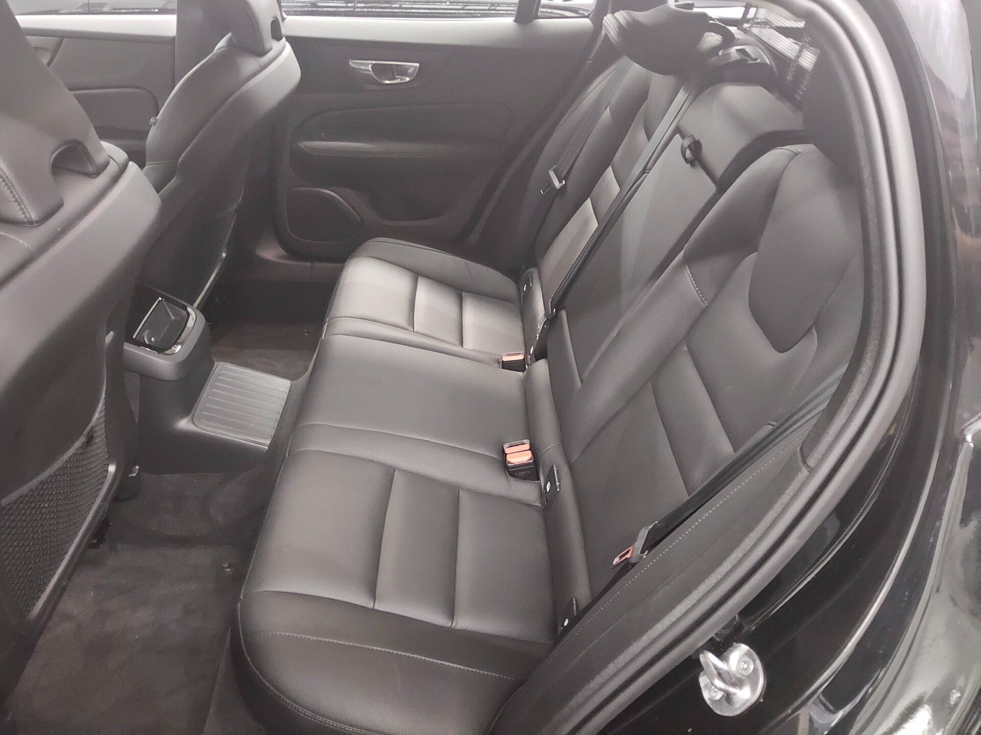 Volvo V60 T6 AWD Inscription Leder Navi LED H/K 13