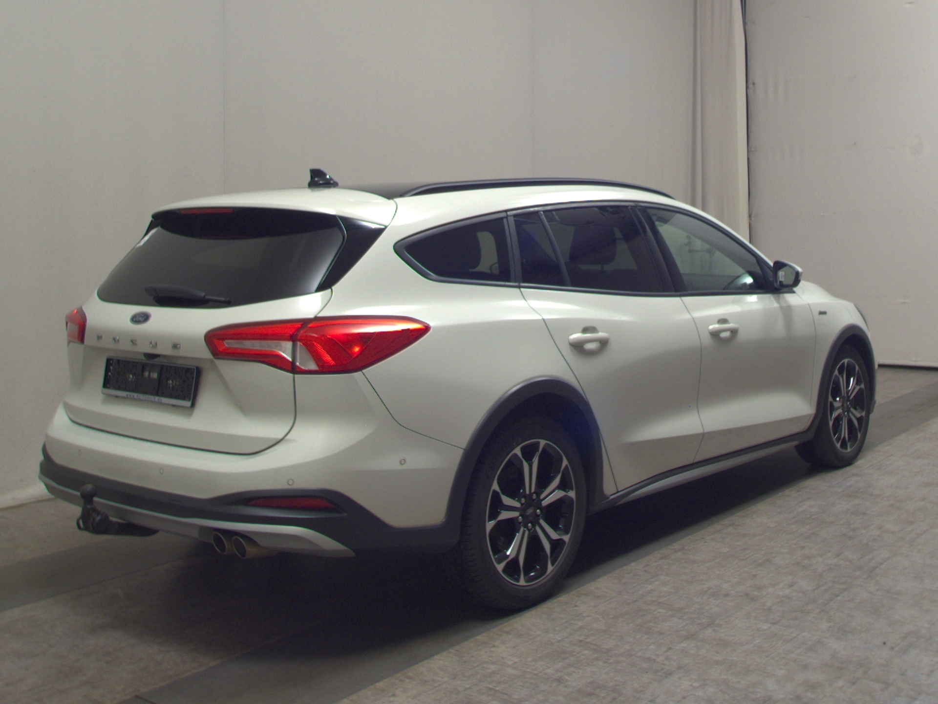 Ford Focus Turnier 1.5 EB Active Navi LED Pano AHK RFK ACC 4