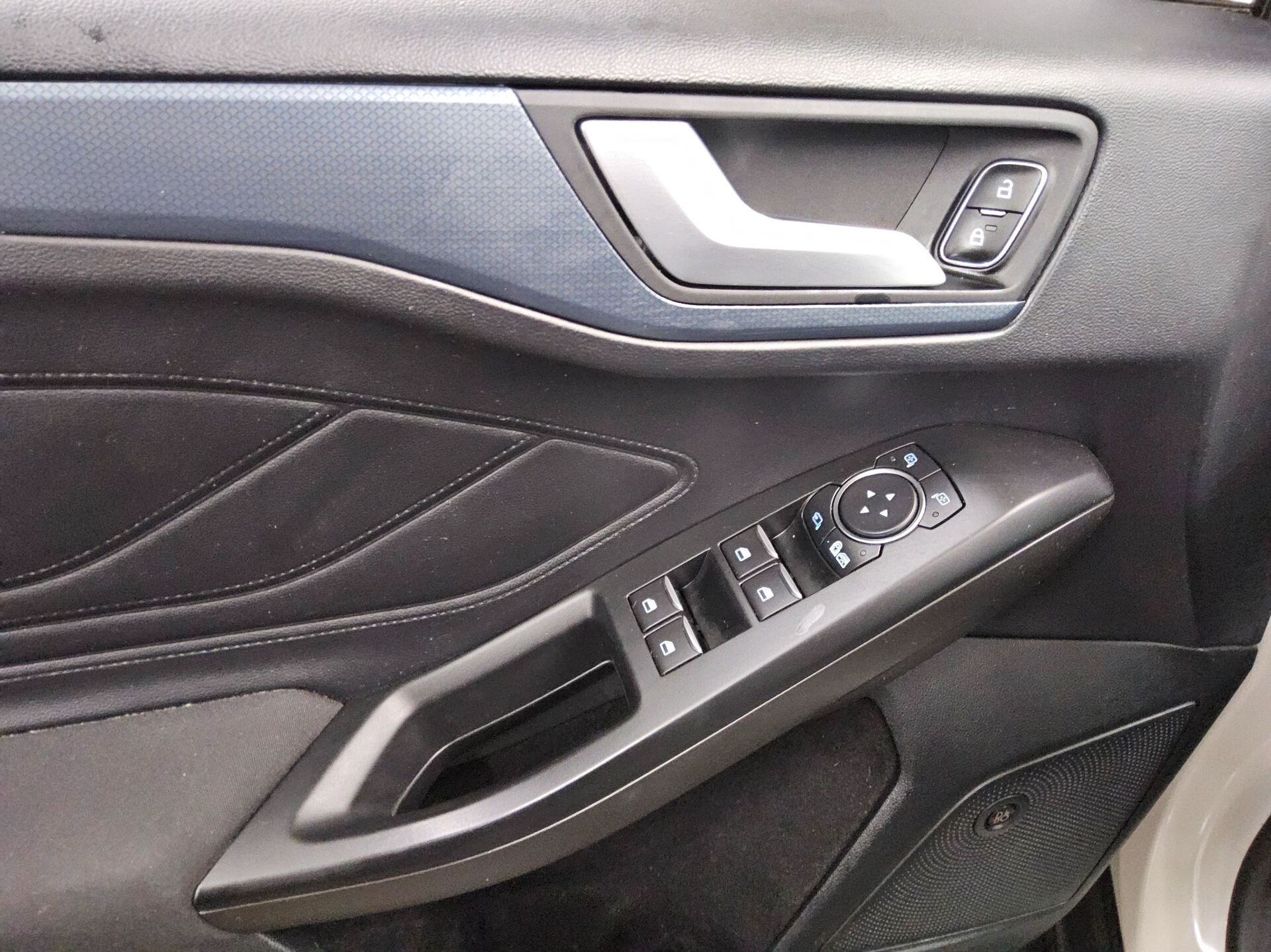 Ford Focus Turnier 1.5 EB Active Navi LED Pano AHK RFK ACC 10