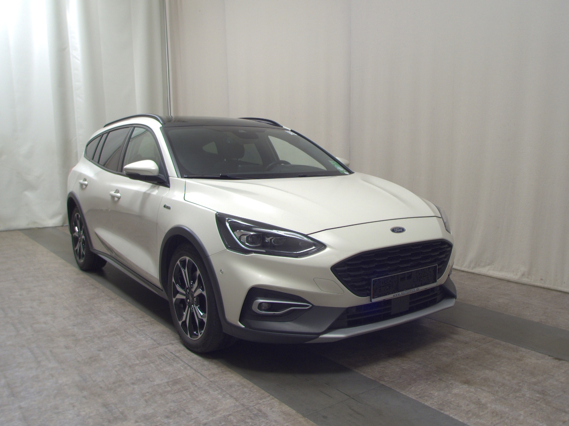 Ford Focus Turnier 1.5 EB Active Navi LED Pano AHK RFK ACC 3