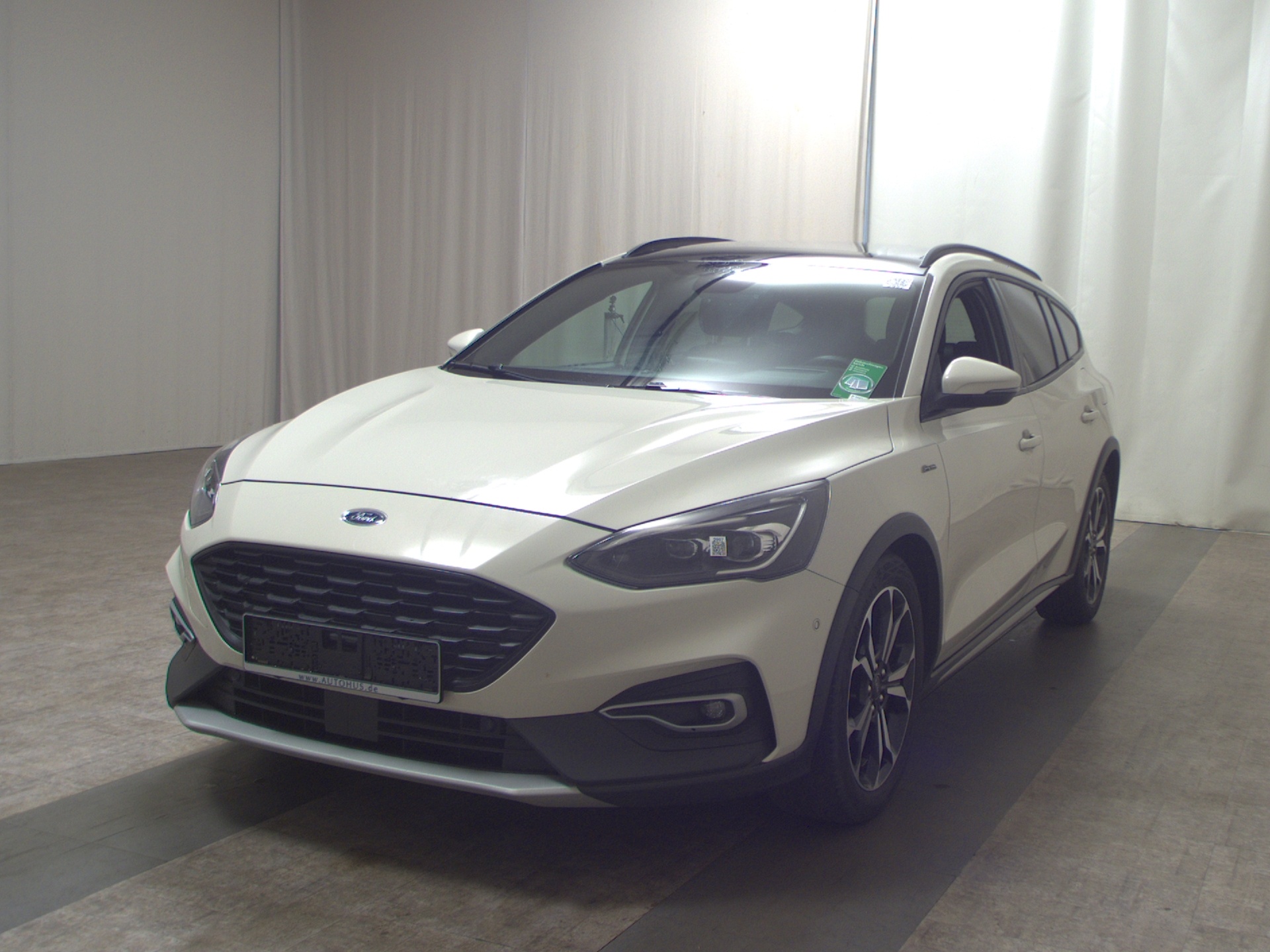 Ford Focus Turnier 1.5 EB Active Navi LED Pano AHK RFK ACC 2