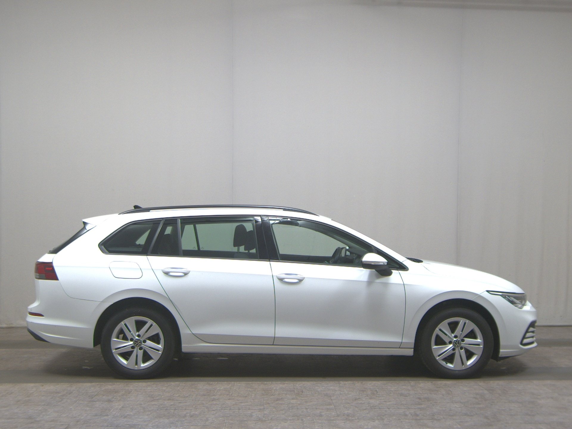 Volkswagen Golf-8 Var. 2.0 TDI Life Navi LED DC ACC PDC Shz