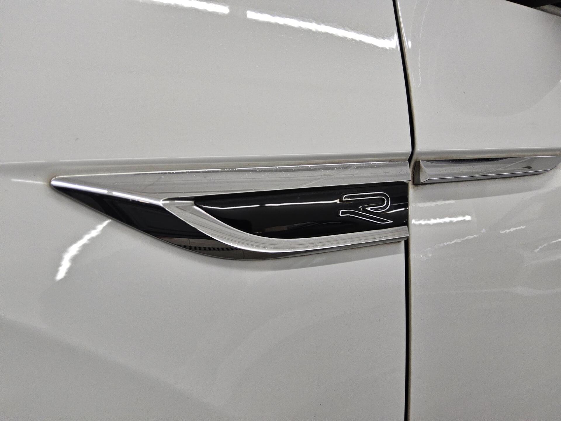 Volkswagen T-Roc 1.0 TSI R-Line T-Leder Navi LED AID 12
