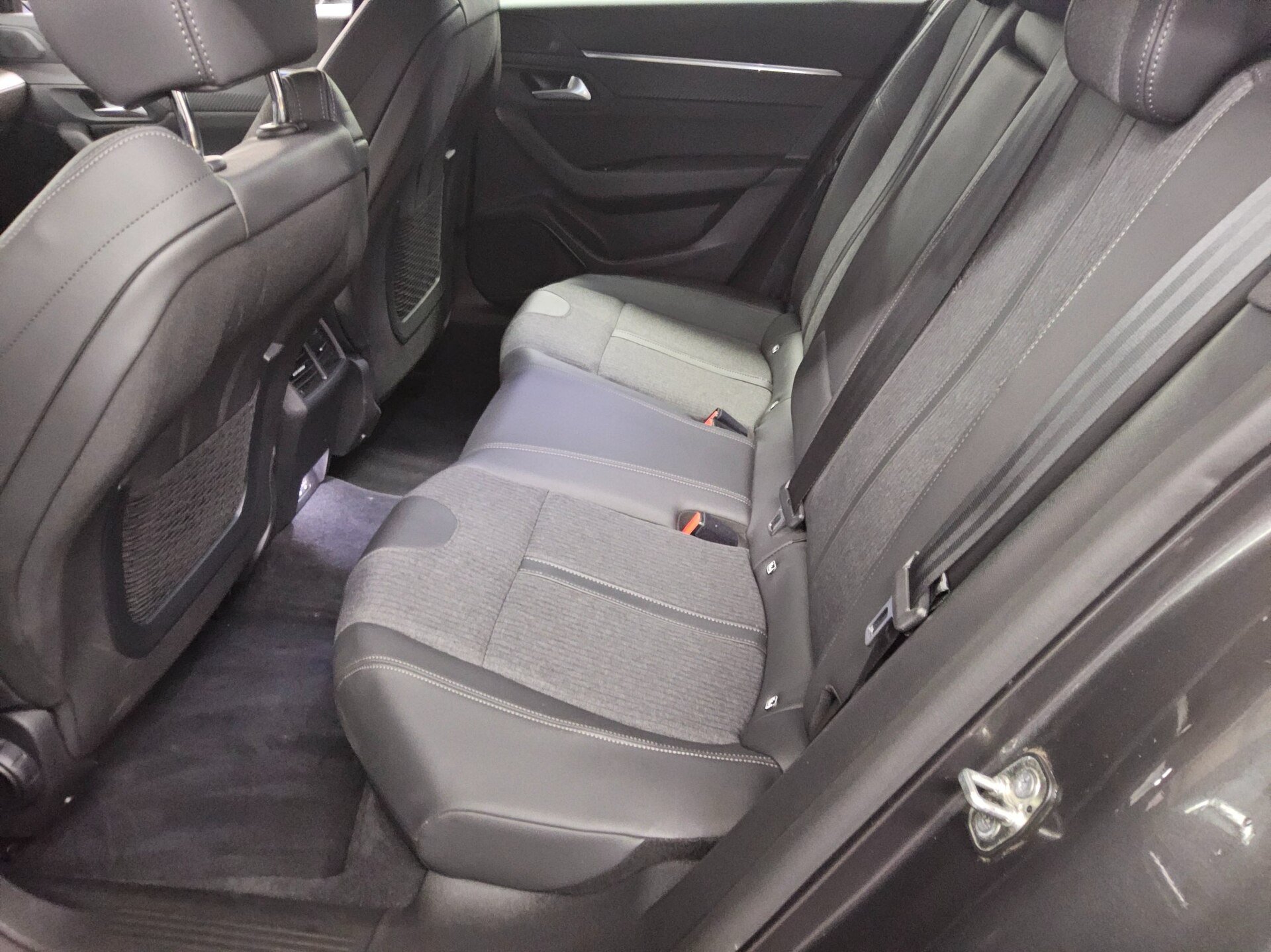 Peugeot 508 SW 1.5 BlueHDI Allure Navi LED Shz 360° 13