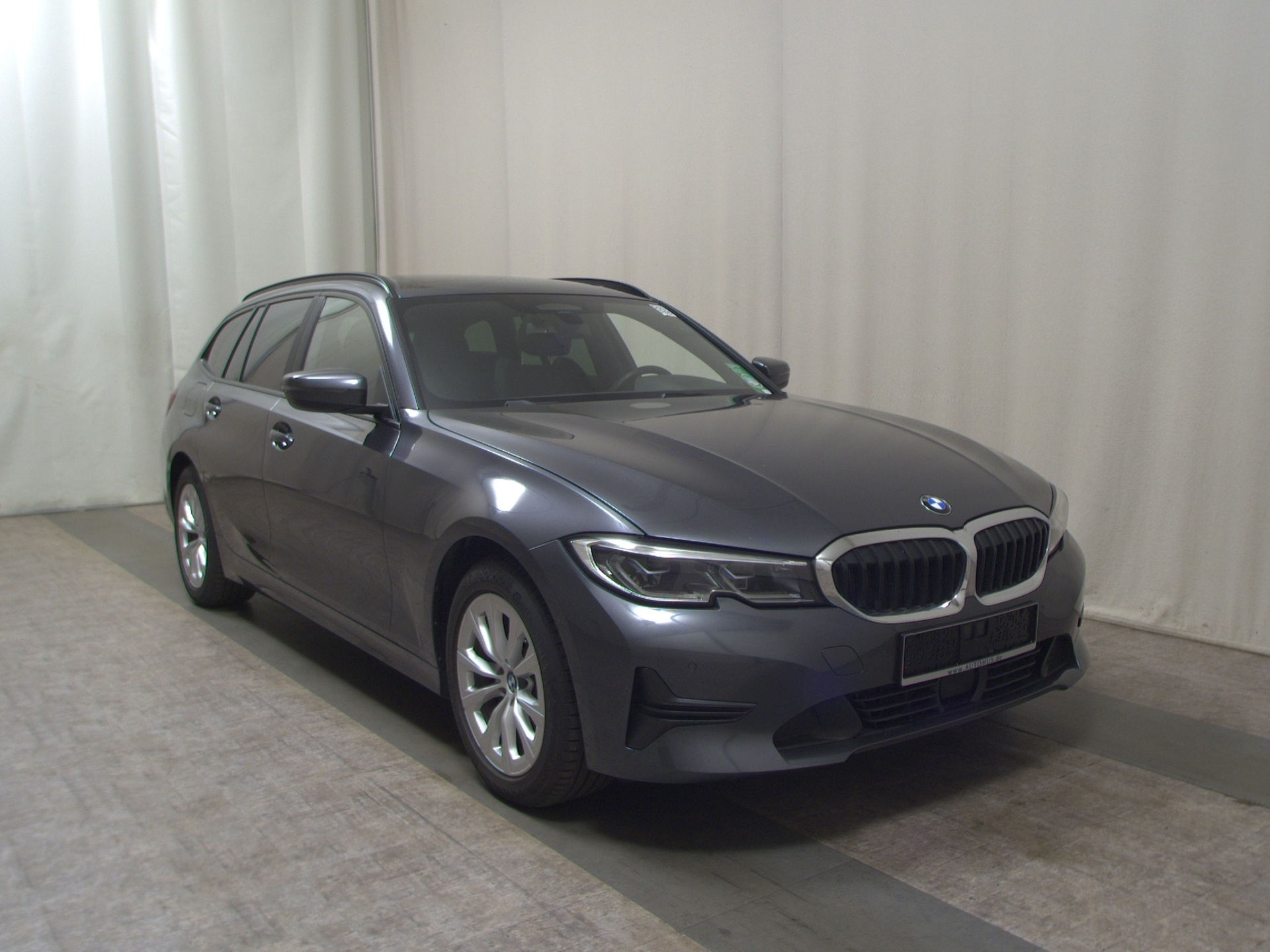BMW 320dA Touring xDr Navi LED Pano HuD HiFi T-Leder 3