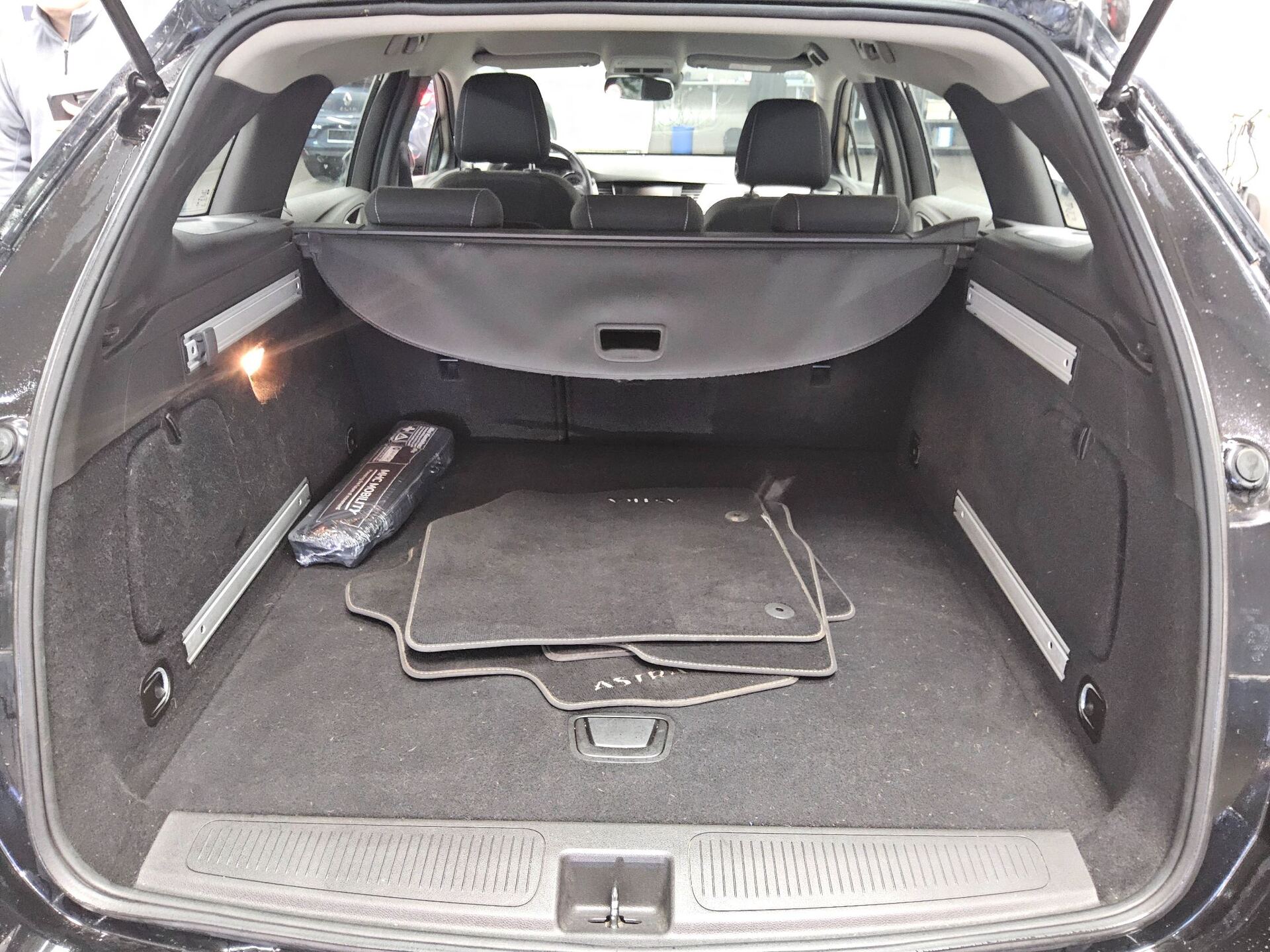 Opel Astra ST 1.4 Edition Navi  Shz PDC 11