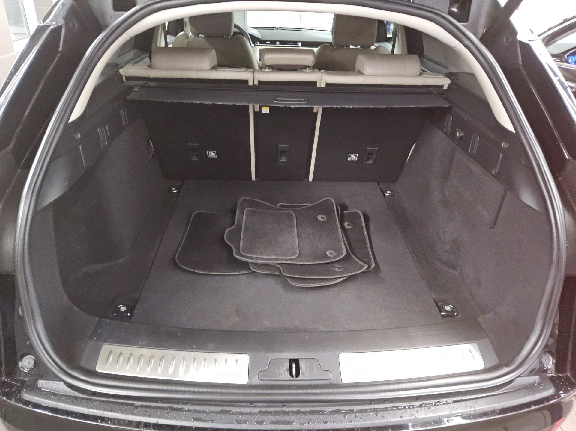 Land Rover Range Rover Velar Leder Nav LED DC Sound RfK AHK 12