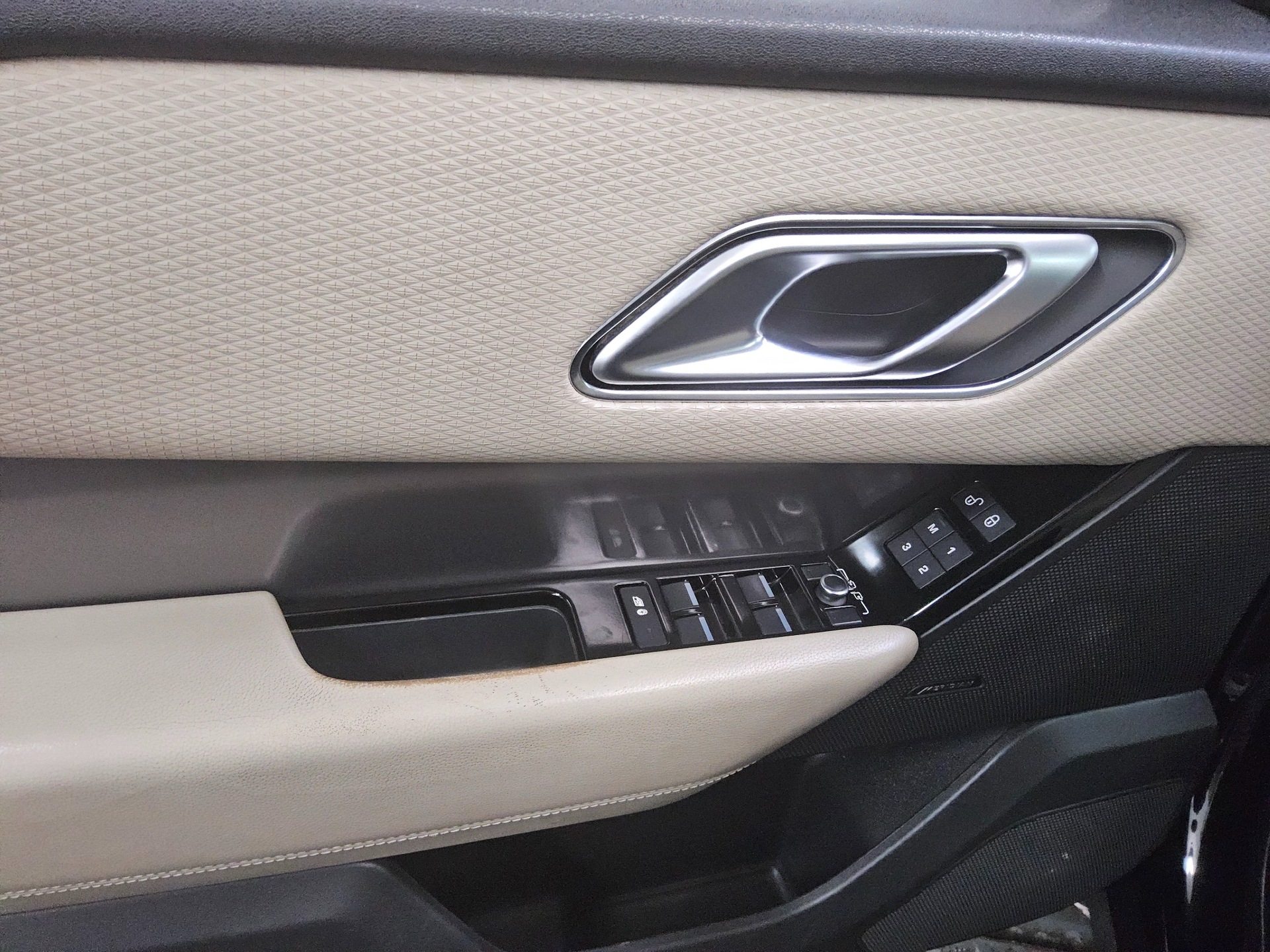 Land Rover Range Rover Velar Leder Nav LED DC Sound RfK AHK 10
