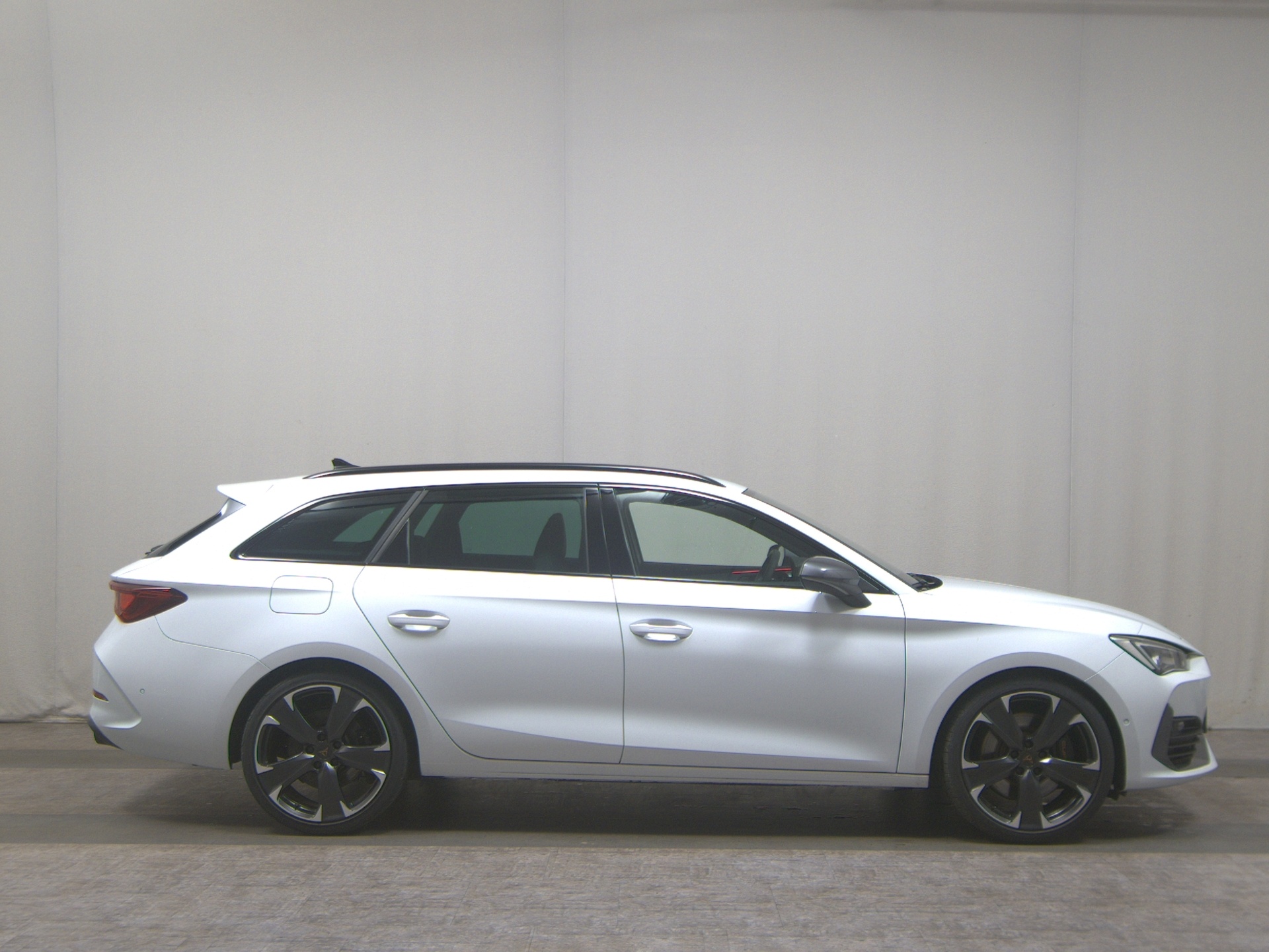 Cupra Leon Sportstourer 2.0 TSI 4Drive Navi Beats Pano