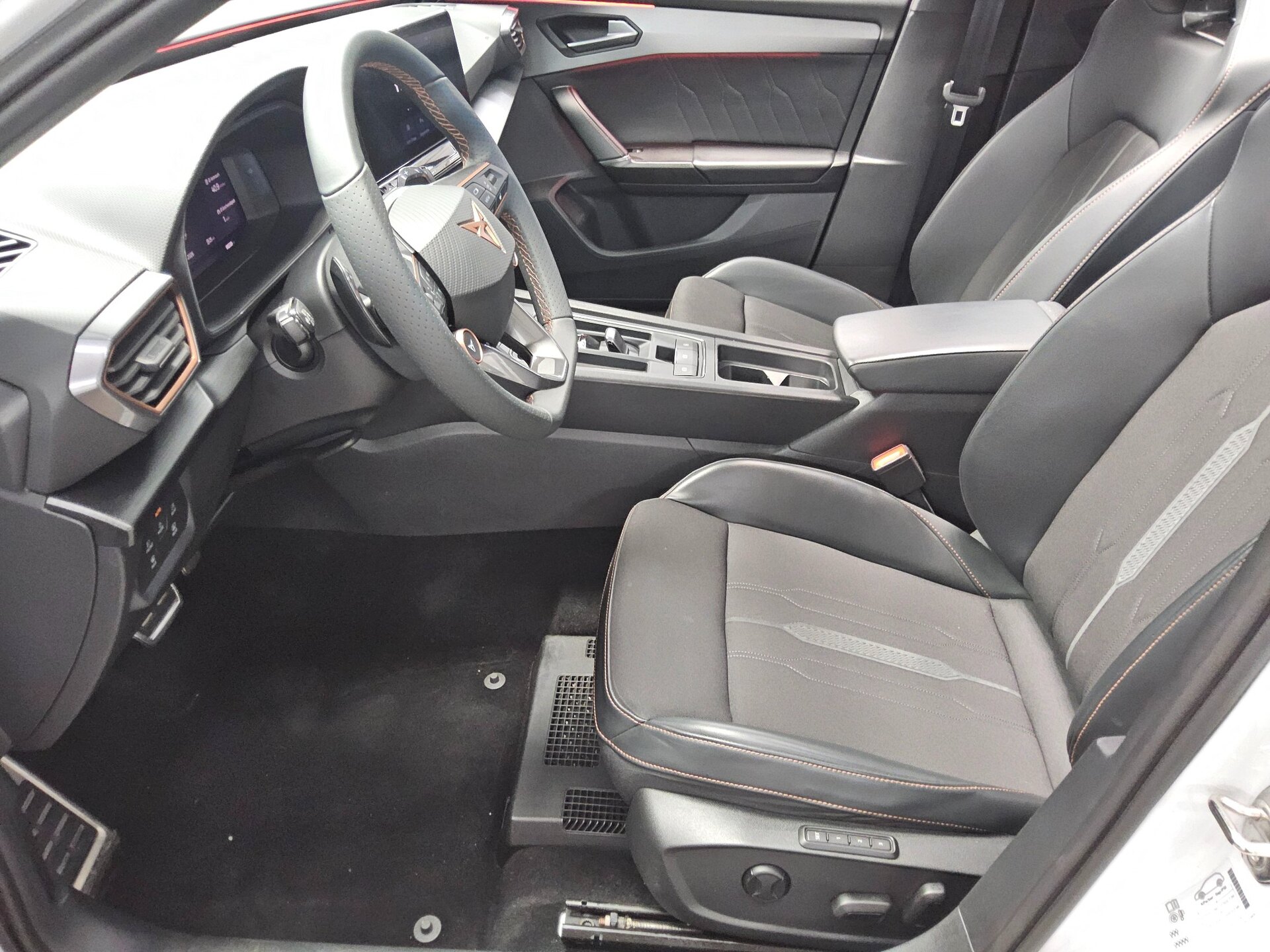 Cupra Leon Sportstourer 2.0 TSI 4Drive Navi Beats Pano 9