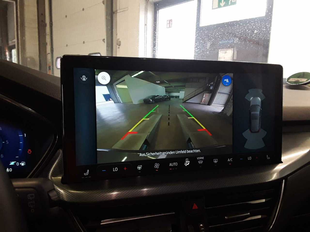 Ford Focus Turnier 1.5 EB Navi LED DigiTacho AHK B&O 11