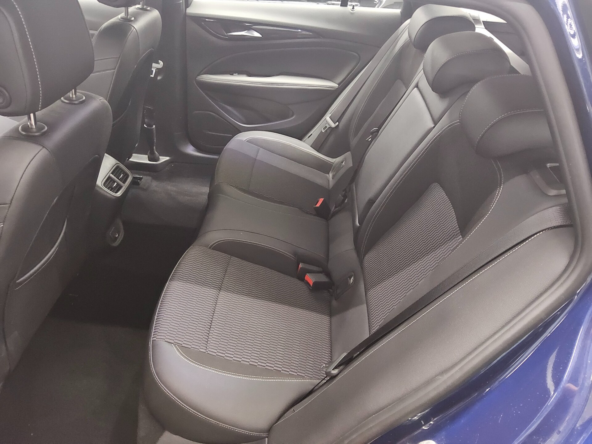 Opel Insignia ST 2.0 D Business Elegance T-Leder Navi 13