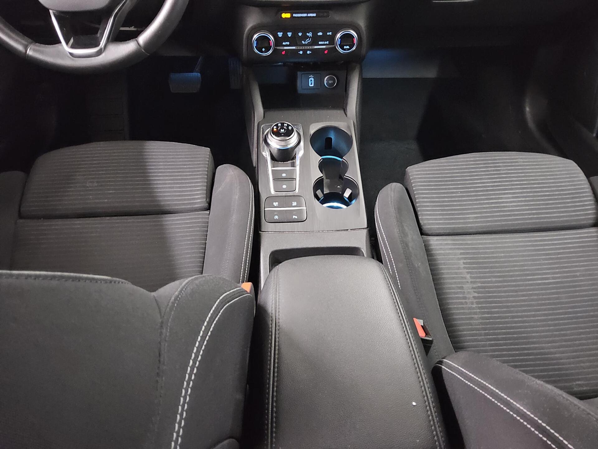 Ford Focus Turnier 1.5 EB Titanium Navi ACC PDC Shz 6