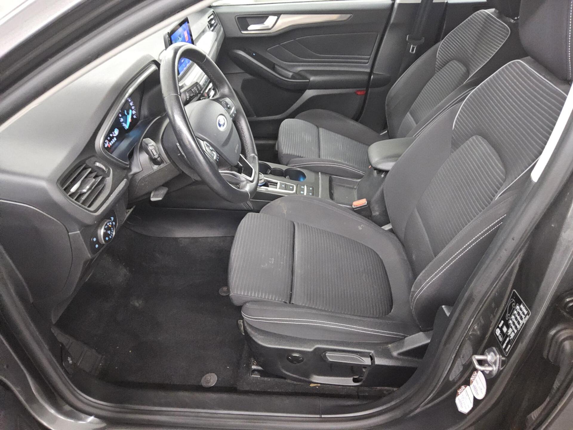 Ford Focus Turnier 1.5 EB Titanium Navi ACC PDC Shz 8