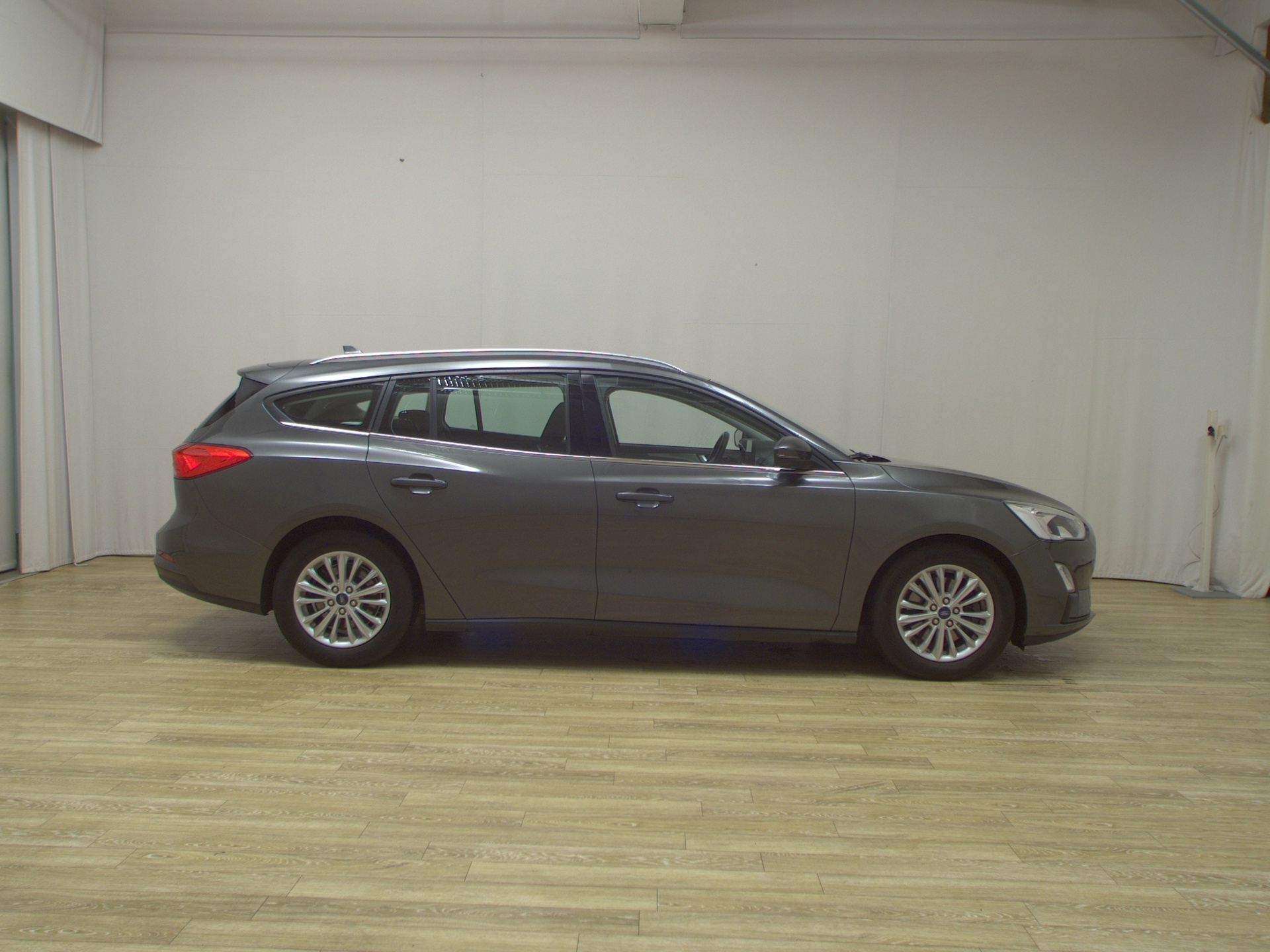 Ford Focus Turnier 1.5 EB Titanium Navi ACC PDC Shz