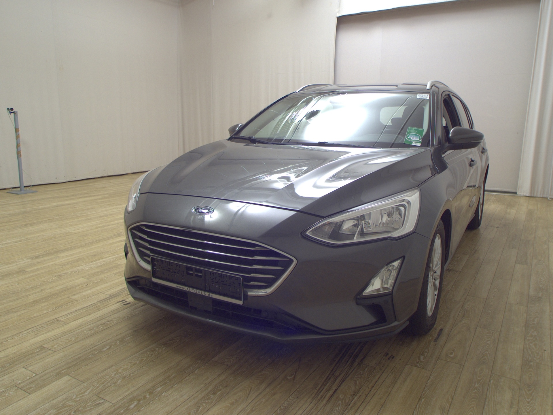 Ford Focus Turnier 1.5 EB Titanium Navi ACC PDC Shz 2