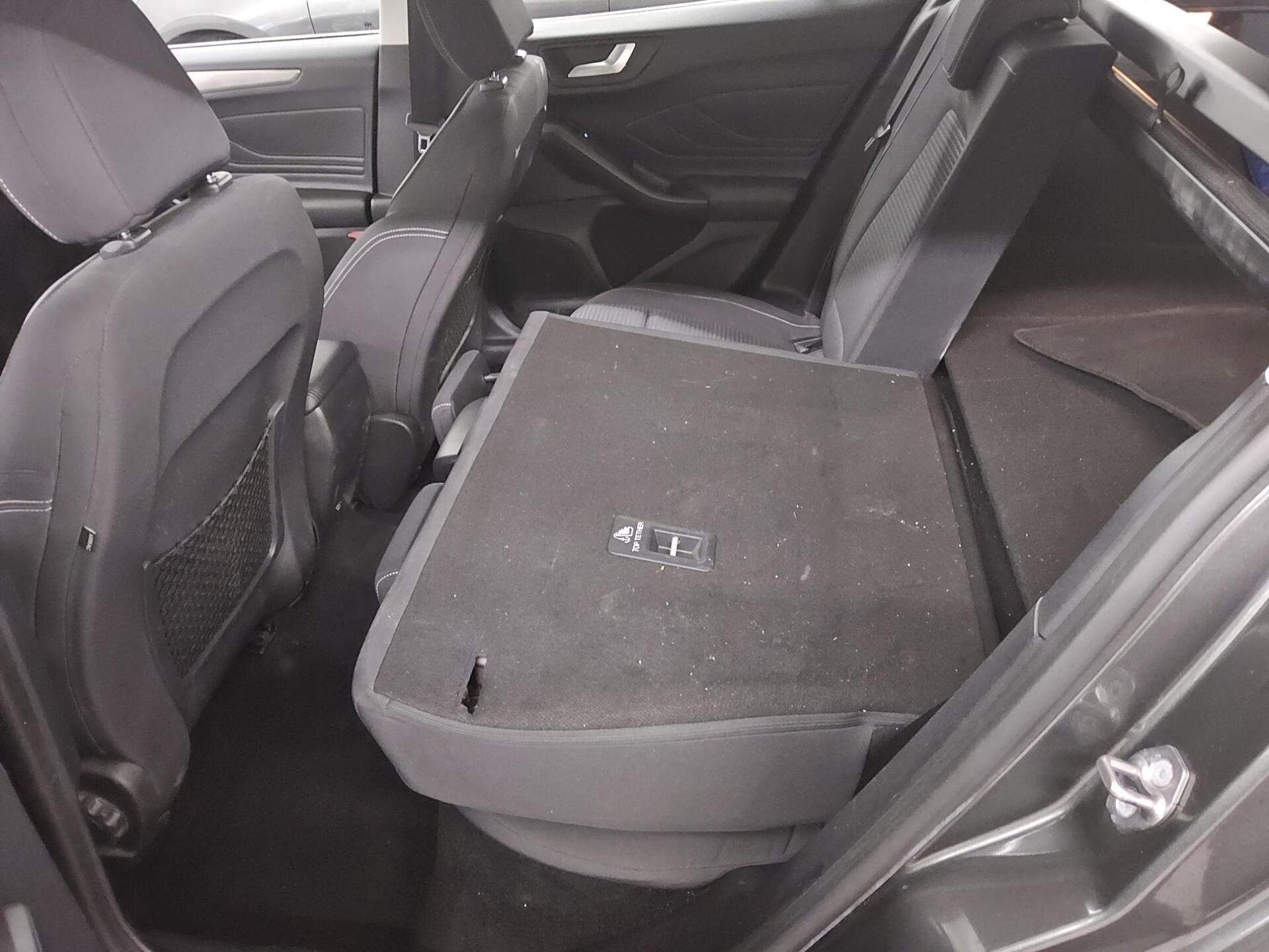 Ford Focus Turnier 1.5 EB Titanium Navi ACC PDC Shz 12