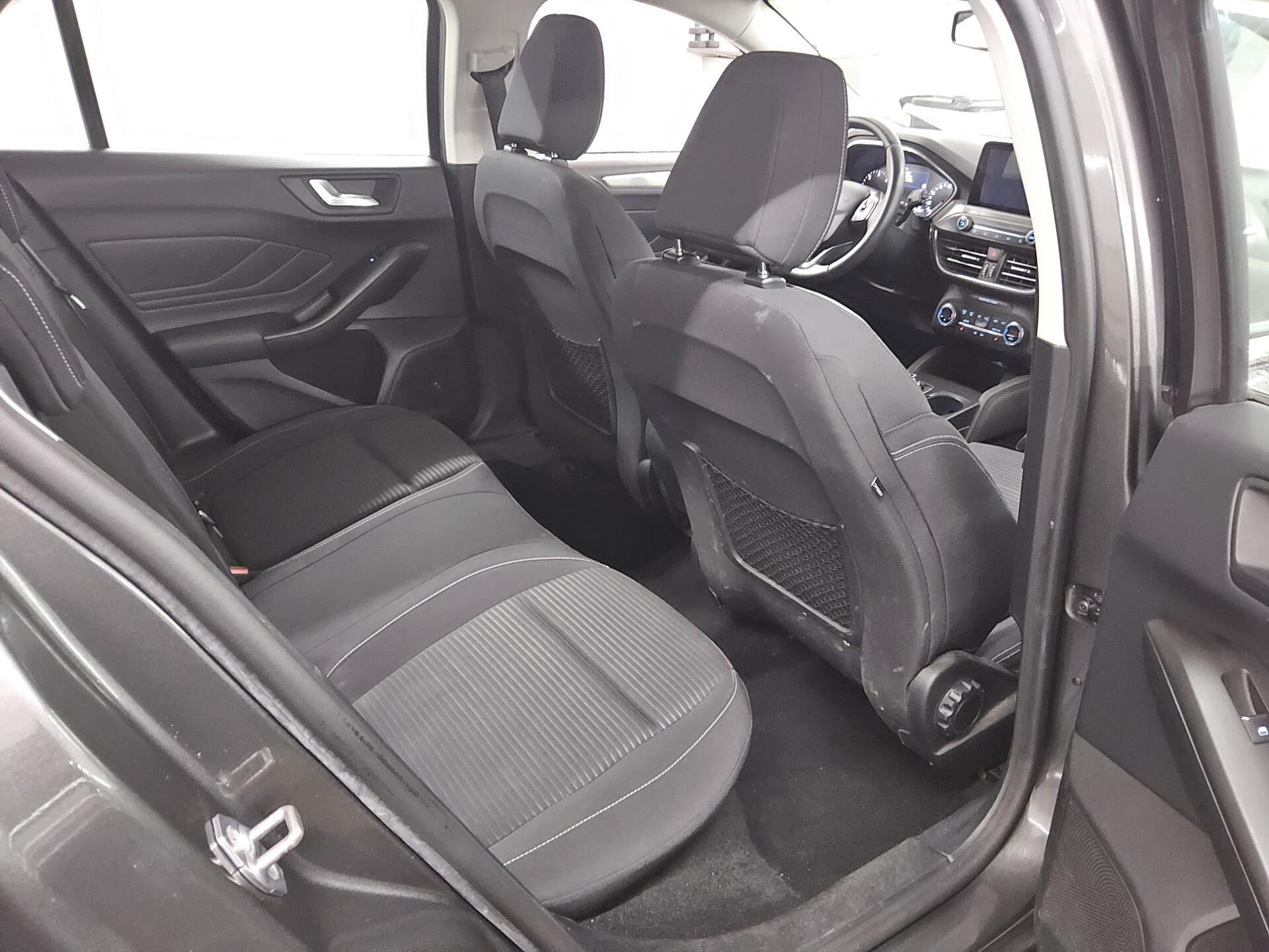 Ford Focus Turnier 1.5 EB Titanium Navi ACC PDC Shz 13