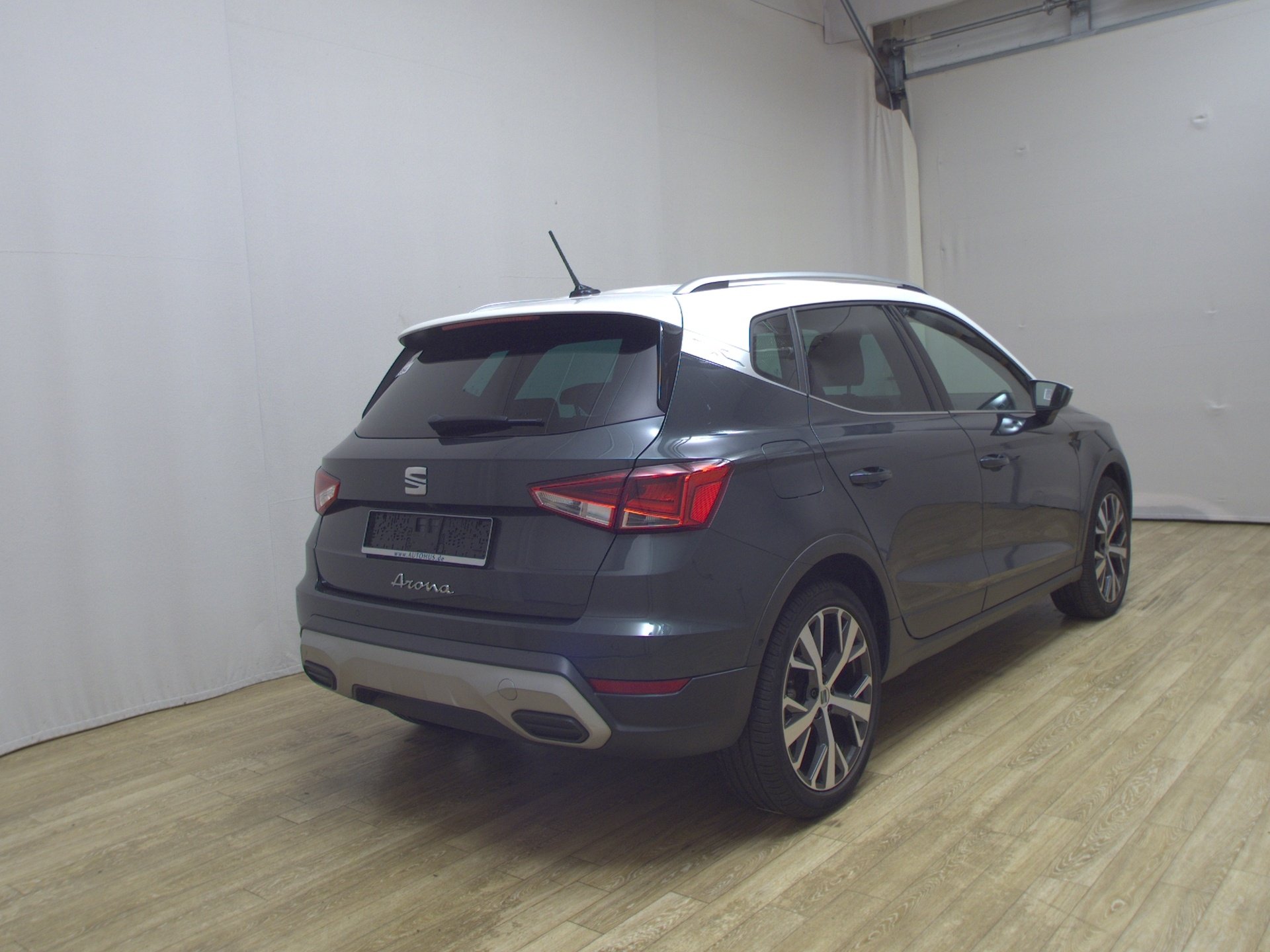 Seat Arona 1.0 TSI Xperience Navi LED vc RfK ACC Shz 4