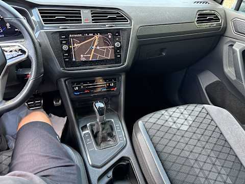 Volkswagen Tiguan 2.0 TDI R-Line NAVI LED vc SHZ PDC 10