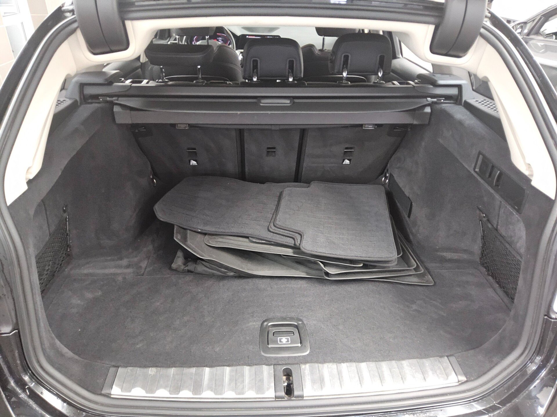 BMW 320dA Touring Sport-Line T-Leder Navi LED LC Pro 12
