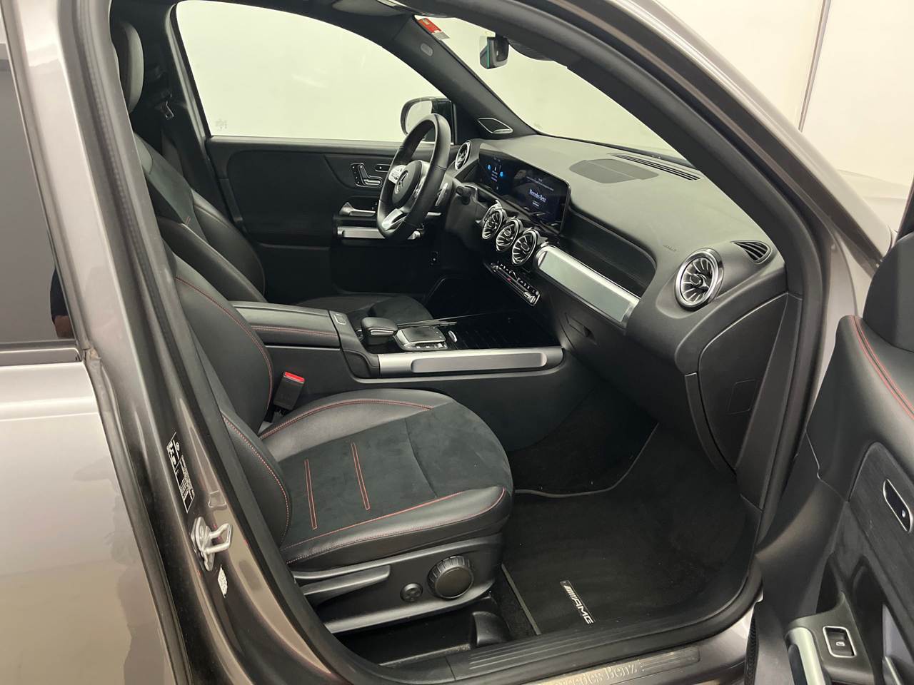 Mercedes-Benz GLB 220 d AMG-Line Navi LED MBUX+ Pano Burmester 6