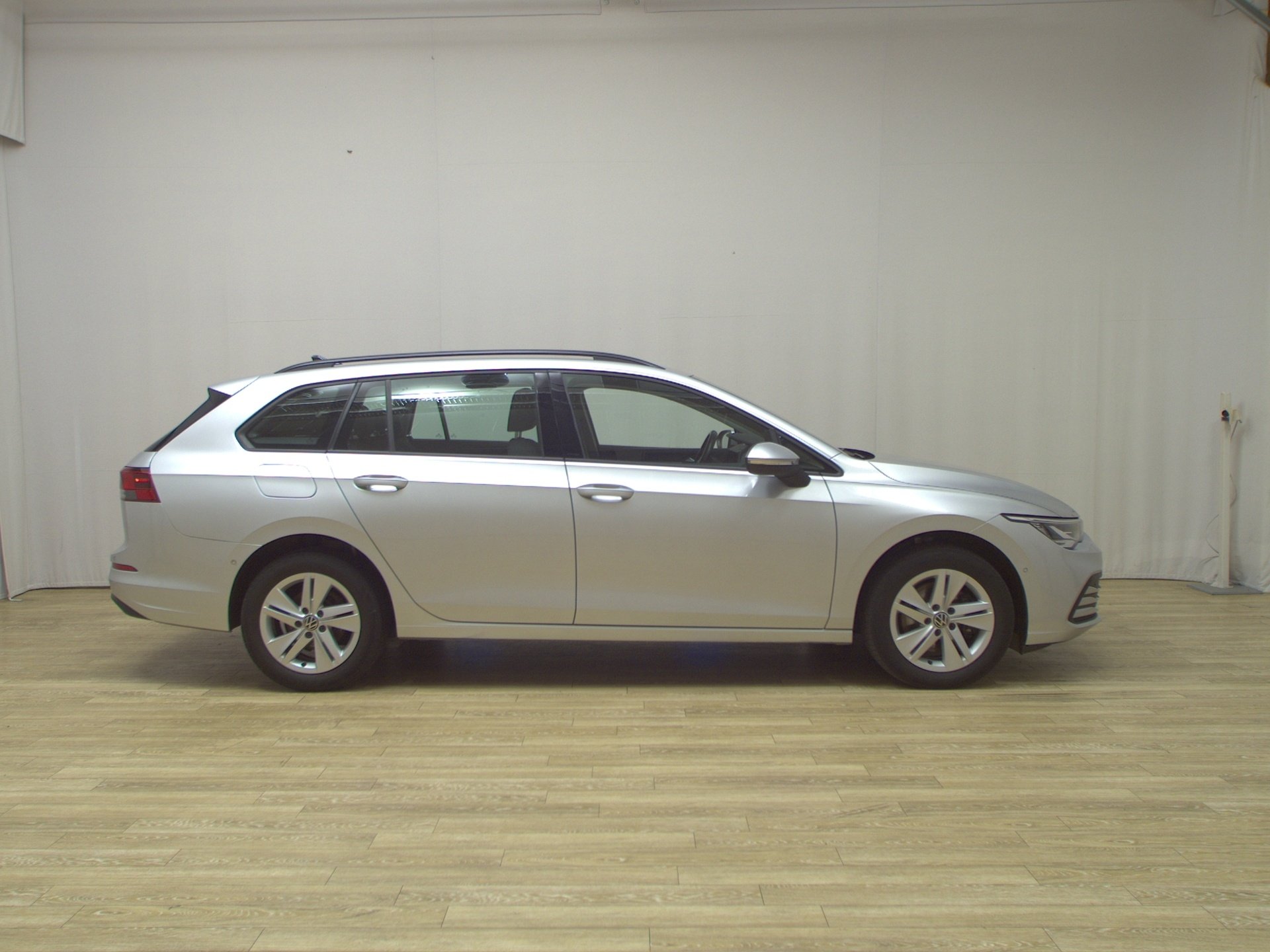 Volkswagen Golf-8 Var. 2.0 TDI Life Navi LED AID ACC DAB+
