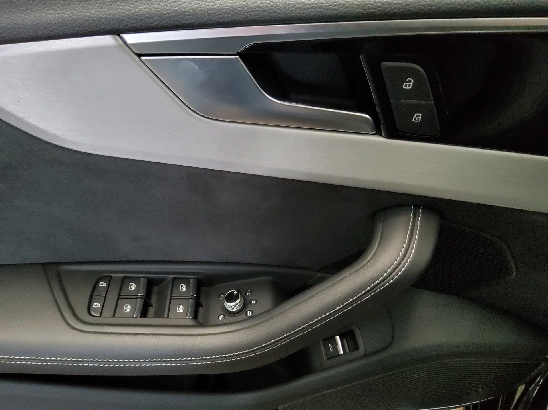 Audi A4 Avant 40 TDI S-Line T-Leder Navi LED B&O RFK 10