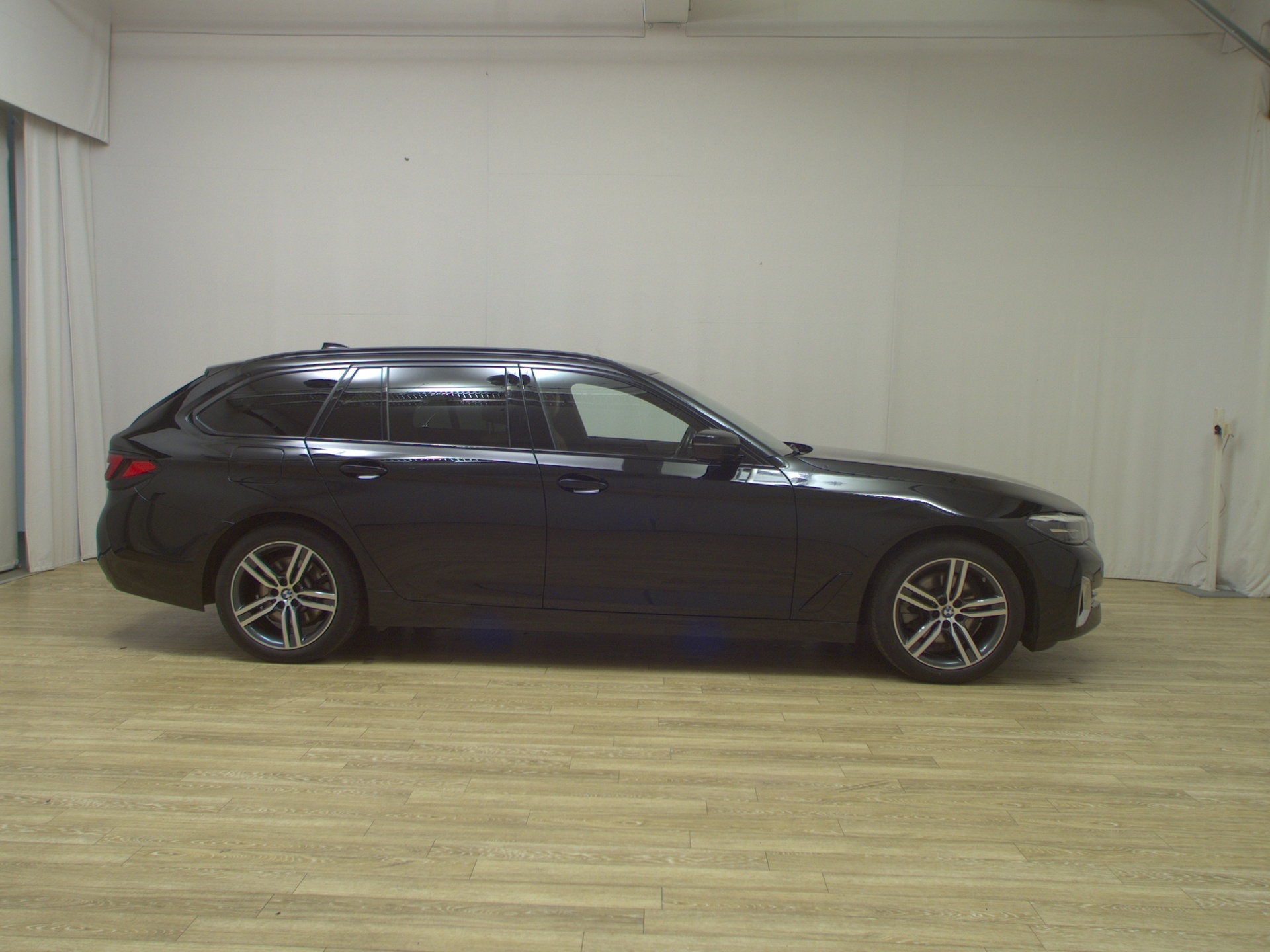 BMW 520dA Touring Luxury-Line Navi LED LC-Pro Leder AHK Sthzg