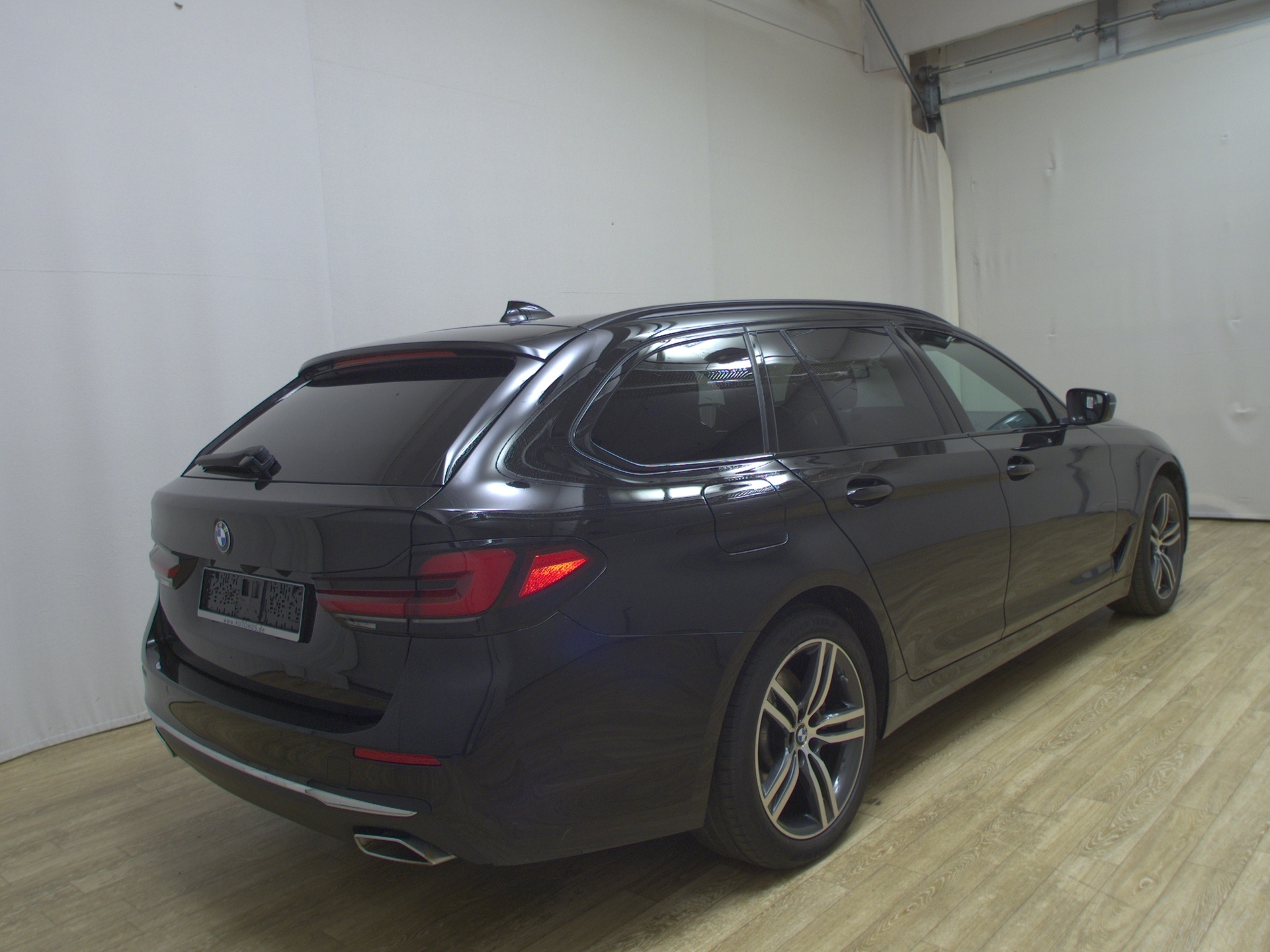 BMW 520dA Touring Luxury-Line Navi LED LC-Pro Leder AHK Sthzg 4