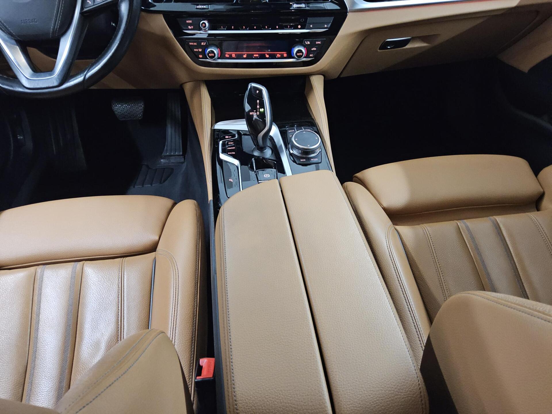 BMW 520dA Touring Luxury-Line Navi LED LC-Pro Leder AHK Sthzg 6