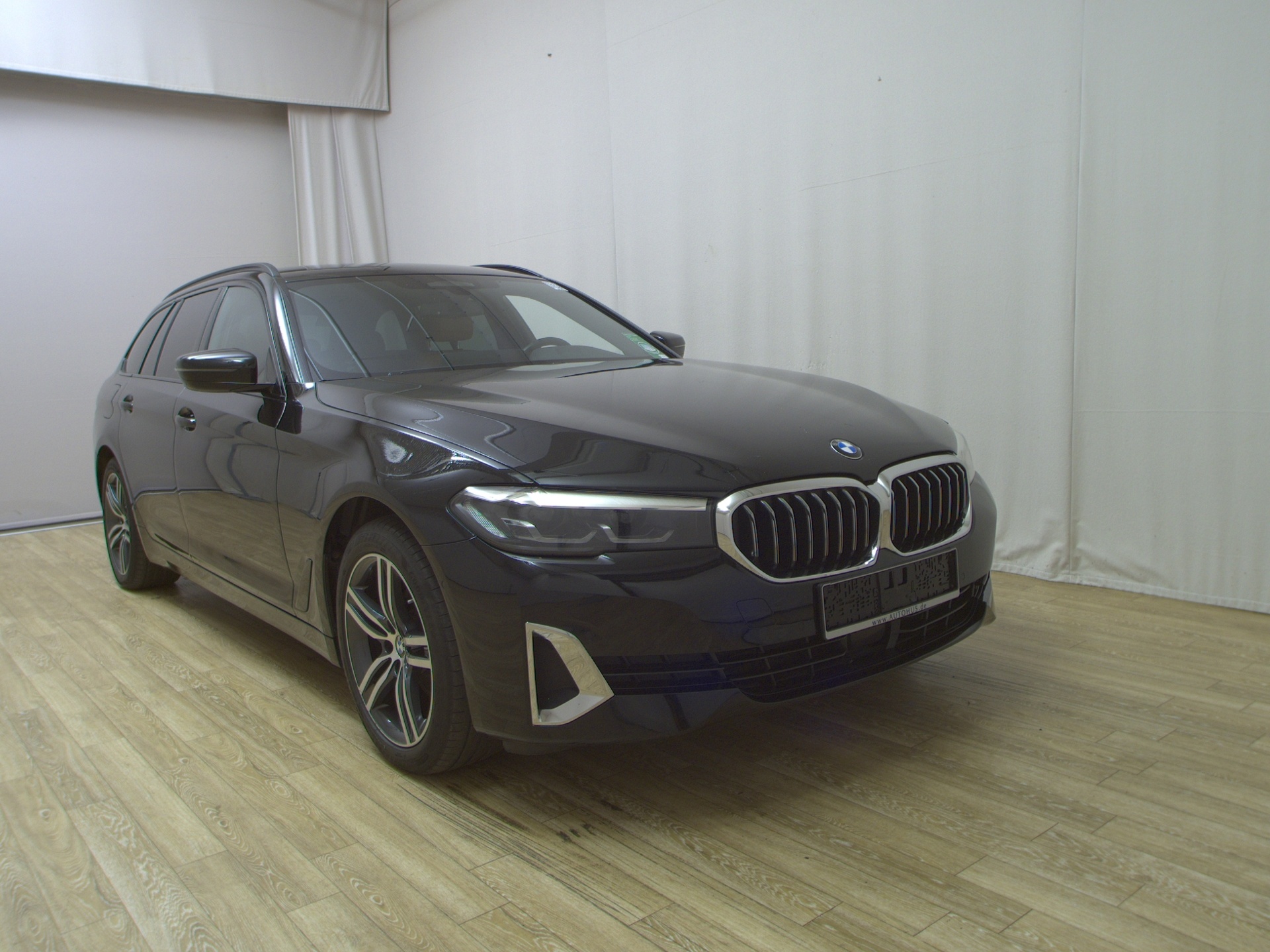 BMW 520dA Touring Luxury-Line Navi LED LC-Pro Leder AHK Sthzg 3