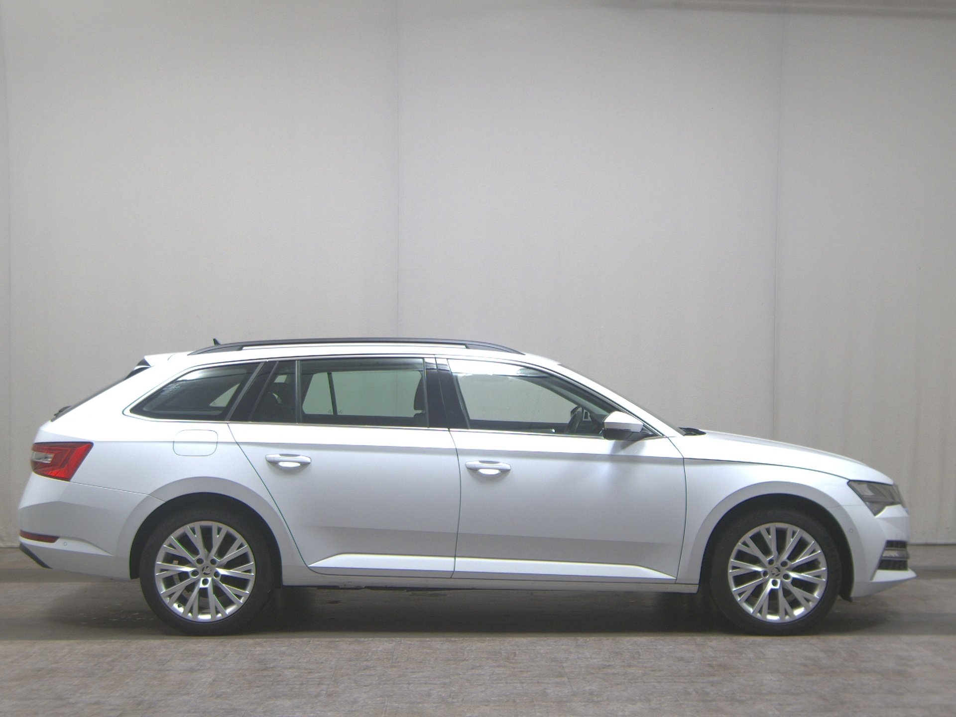 Skoda Superb Kombi 1.4 TSI iV Ambition Navi LED vc RFK