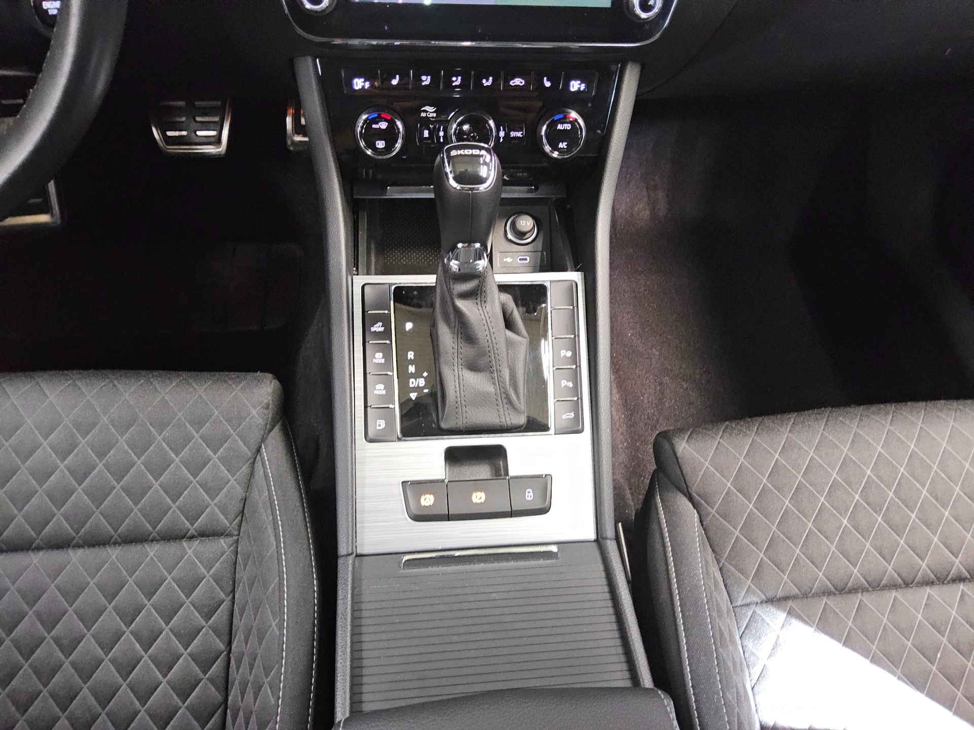 Skoda Superb Kombi 1.4 TSI iV Ambition Navi LED vc RFK 6