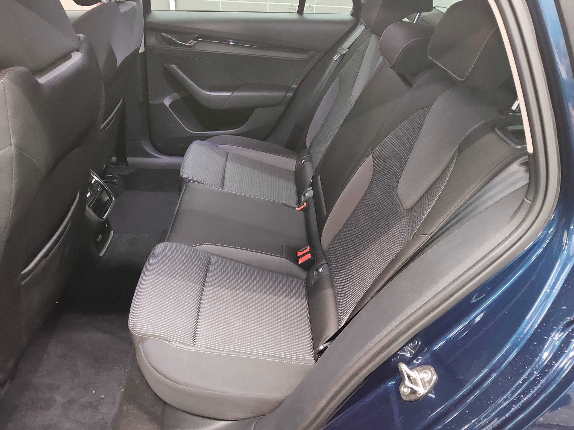 Skoda Octavia Kombi 1.0 TSI Ambition Navi LED vc RfK 13