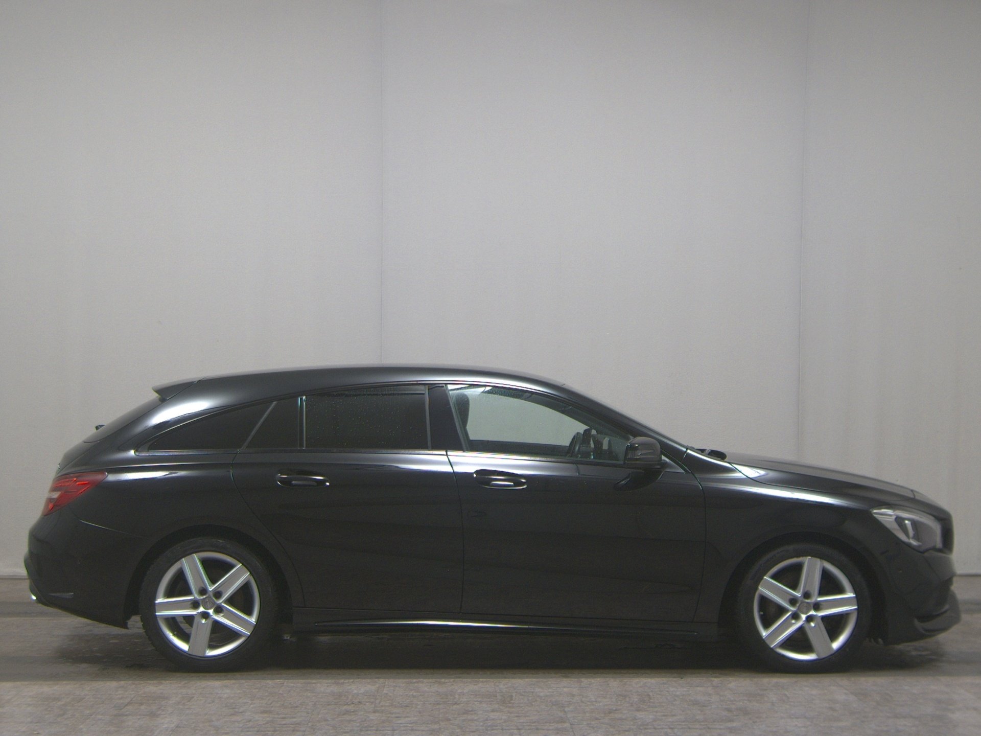 Mercedes-Benz CLA 220 SB CDI 4M AMG-Line Navi LED Leder RFK Dist+