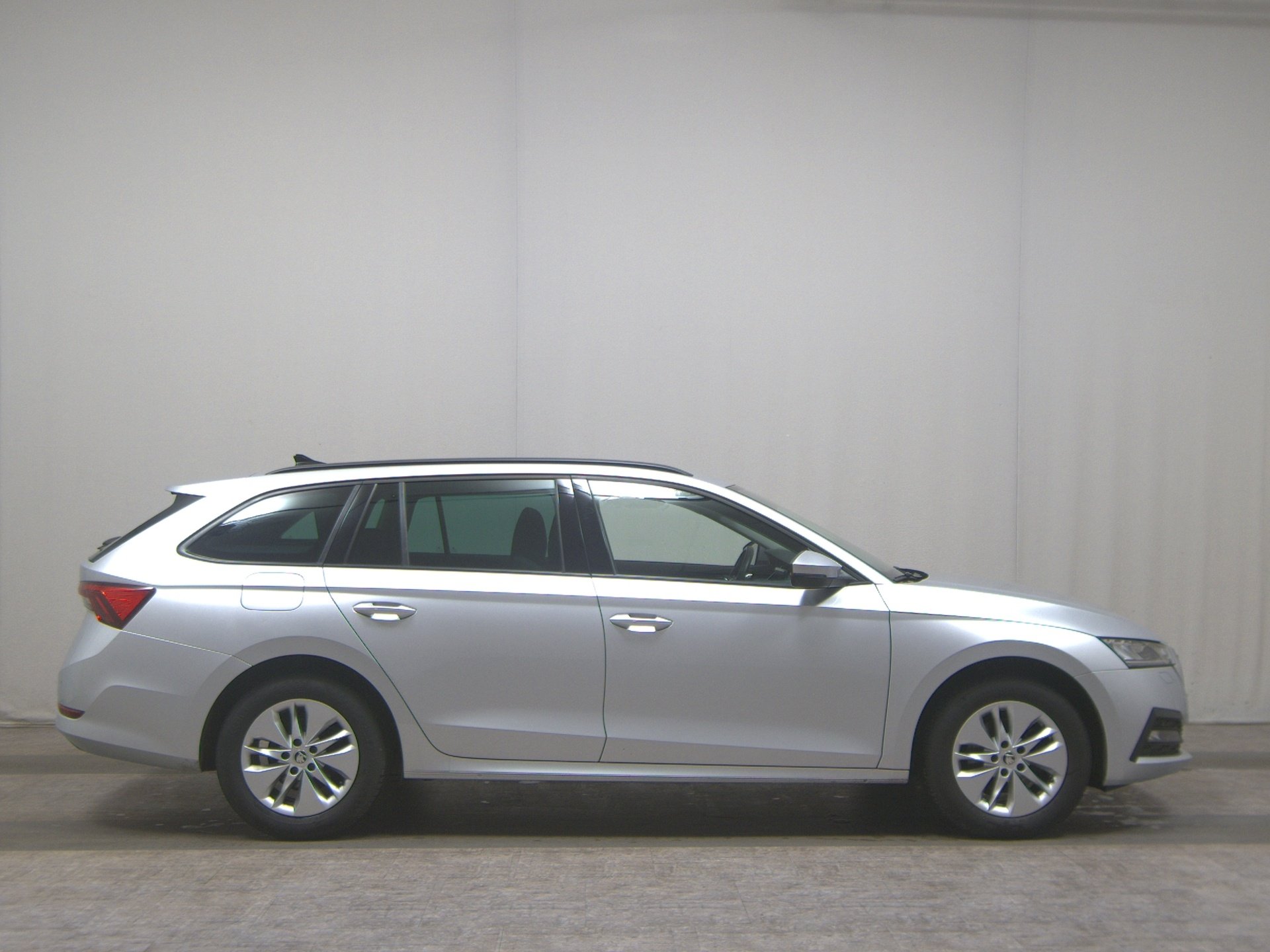 Skoda Octavia Kombi 2.0 TDI Ambition Navi LED vc AHK