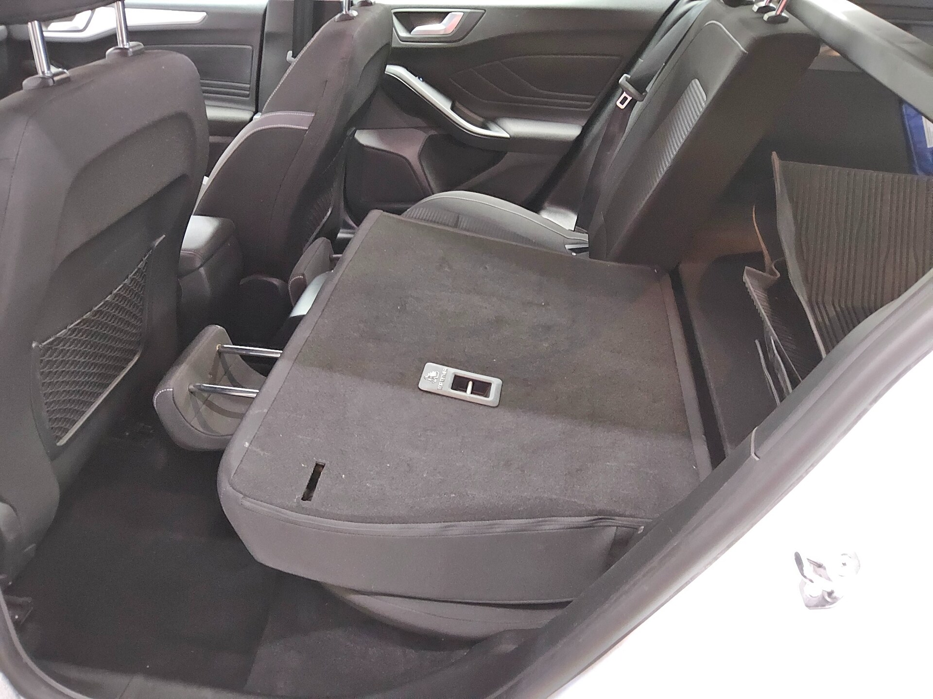 Ford Focus Turnier 1.5 EB Cool&Connect Navi LED RfK 12