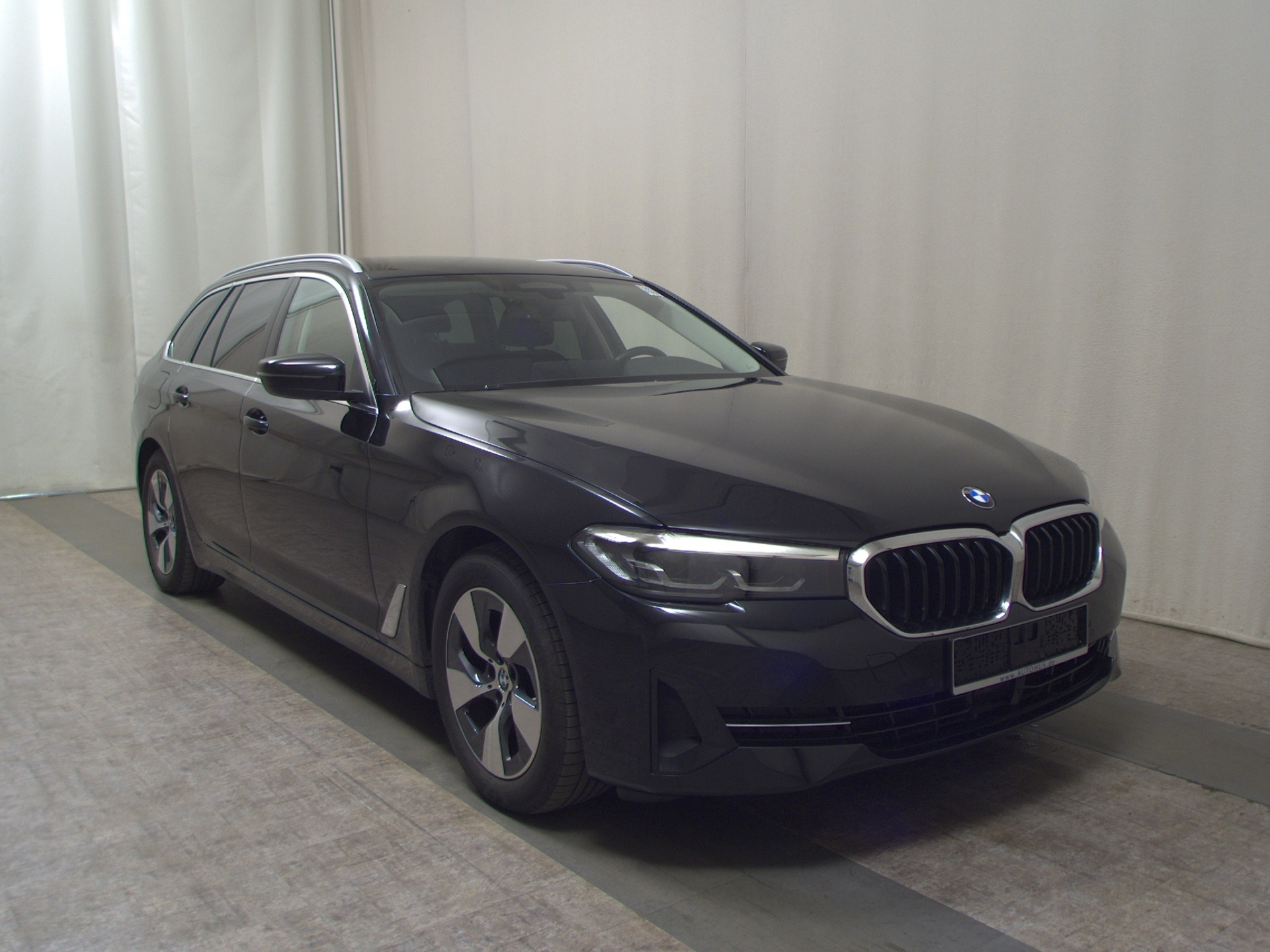 BMW 520d Touring LEDER NAVI LED LC PRO ACC AHK 3