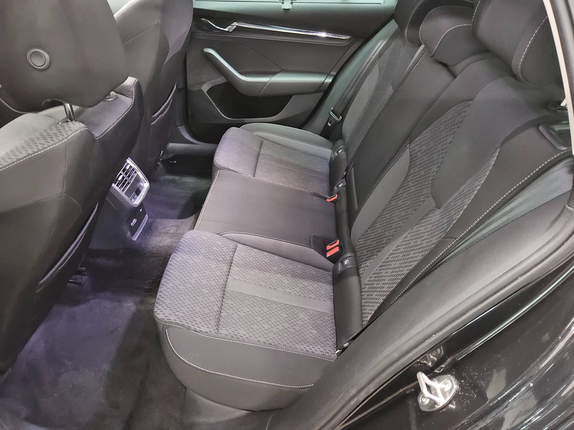 Skoda Octavia Kombi 1.4 TSI iV Style Navi LED Virtual Pano RFK 13