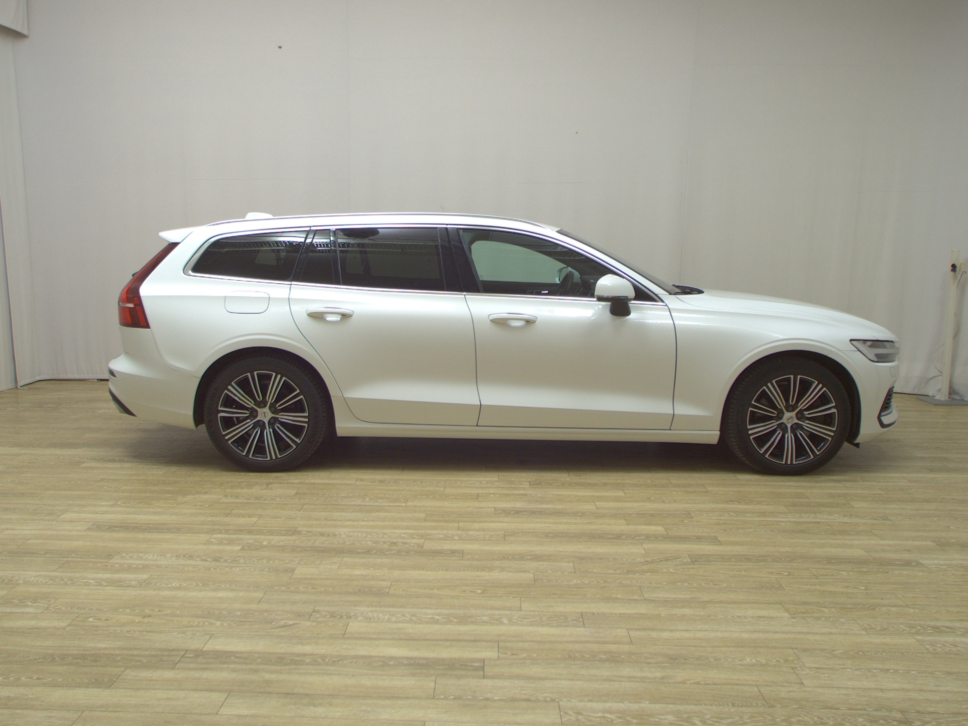 Volvo V60 T6 Inscription Navi LED HuD AHK RFK ACC