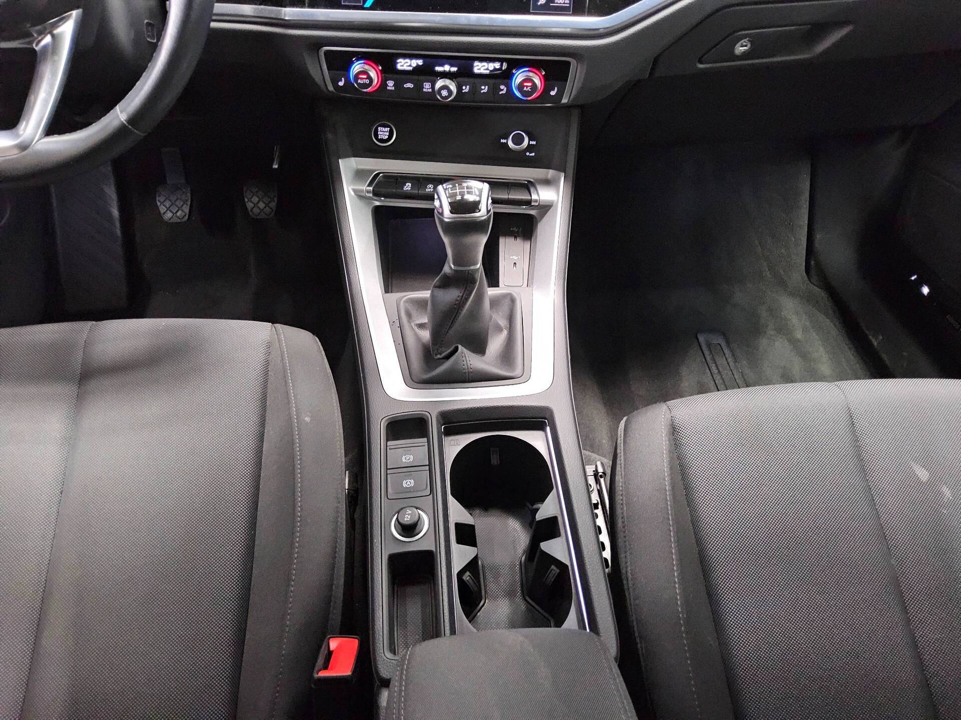 Audi Q3 35 TDI S-Line Navi LED Virtual Sonos RFK 6
